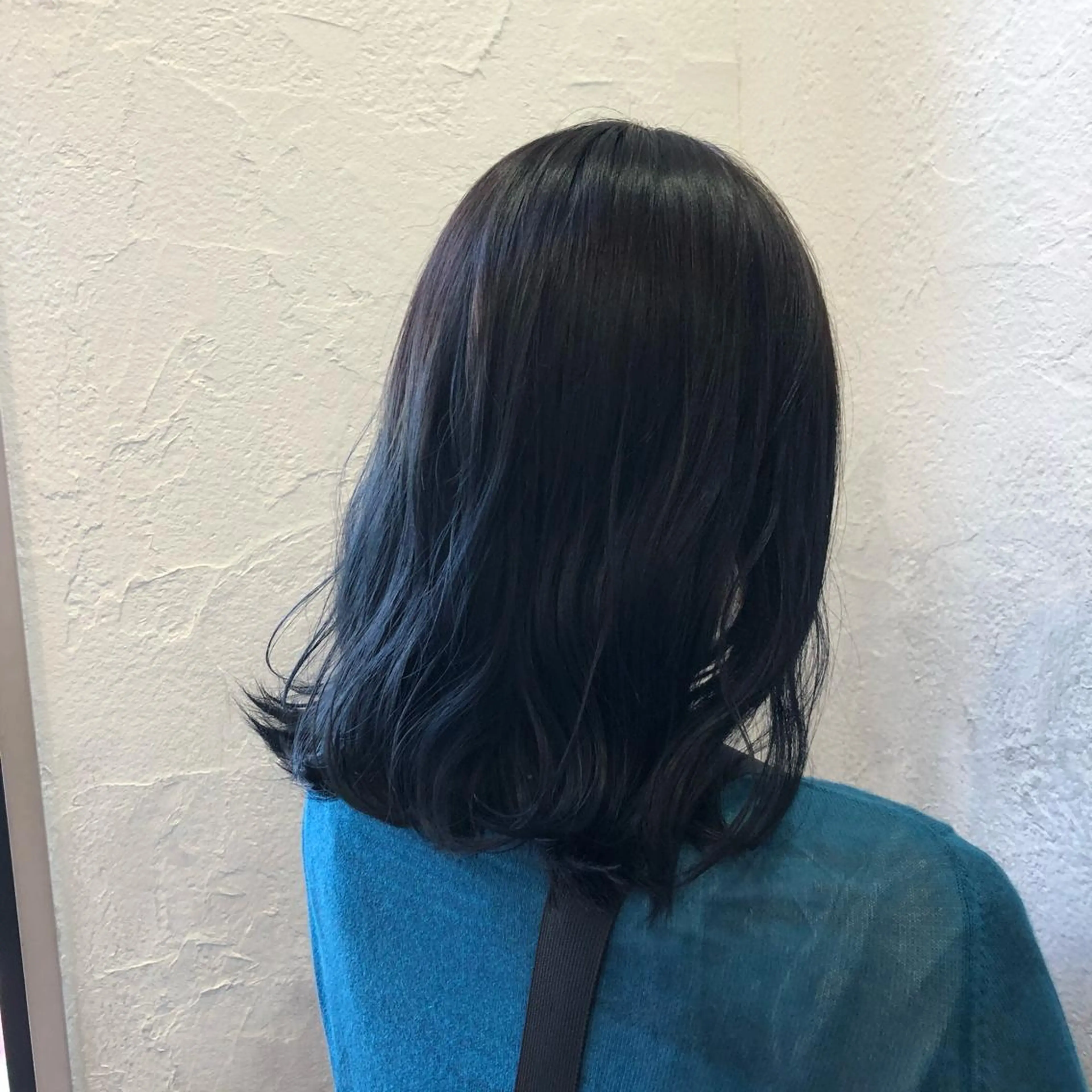 ミディアム カラー 黒髪 ブルーカラー ブルーブラック グラデーションカラー ベイリコルド　アトリ 店長　宮城一真のヘアスタイル