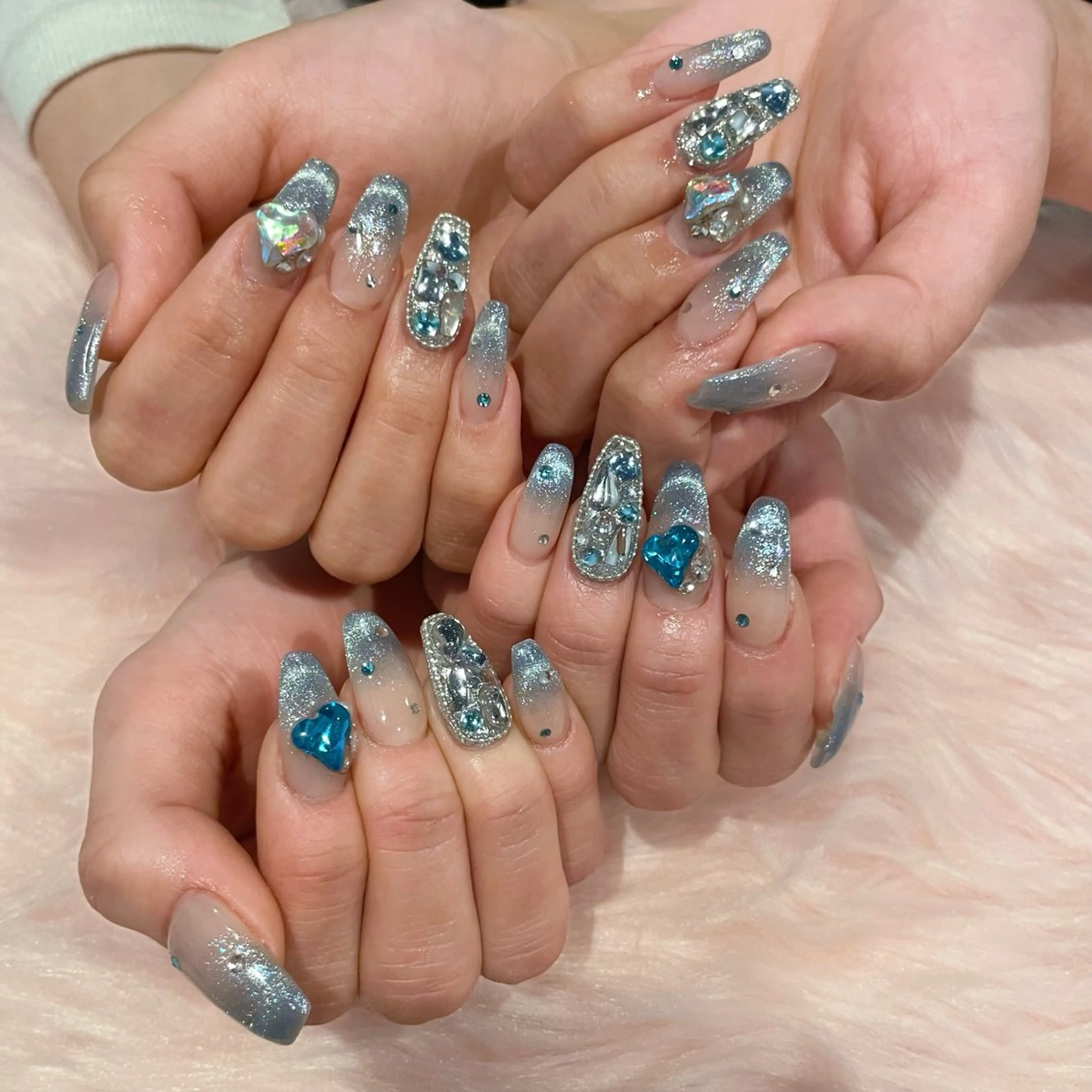 ネイル キラキラネイル おそろいネイル ハンドネイル リスブラン 🎀Mika🎀のネイルデザイン