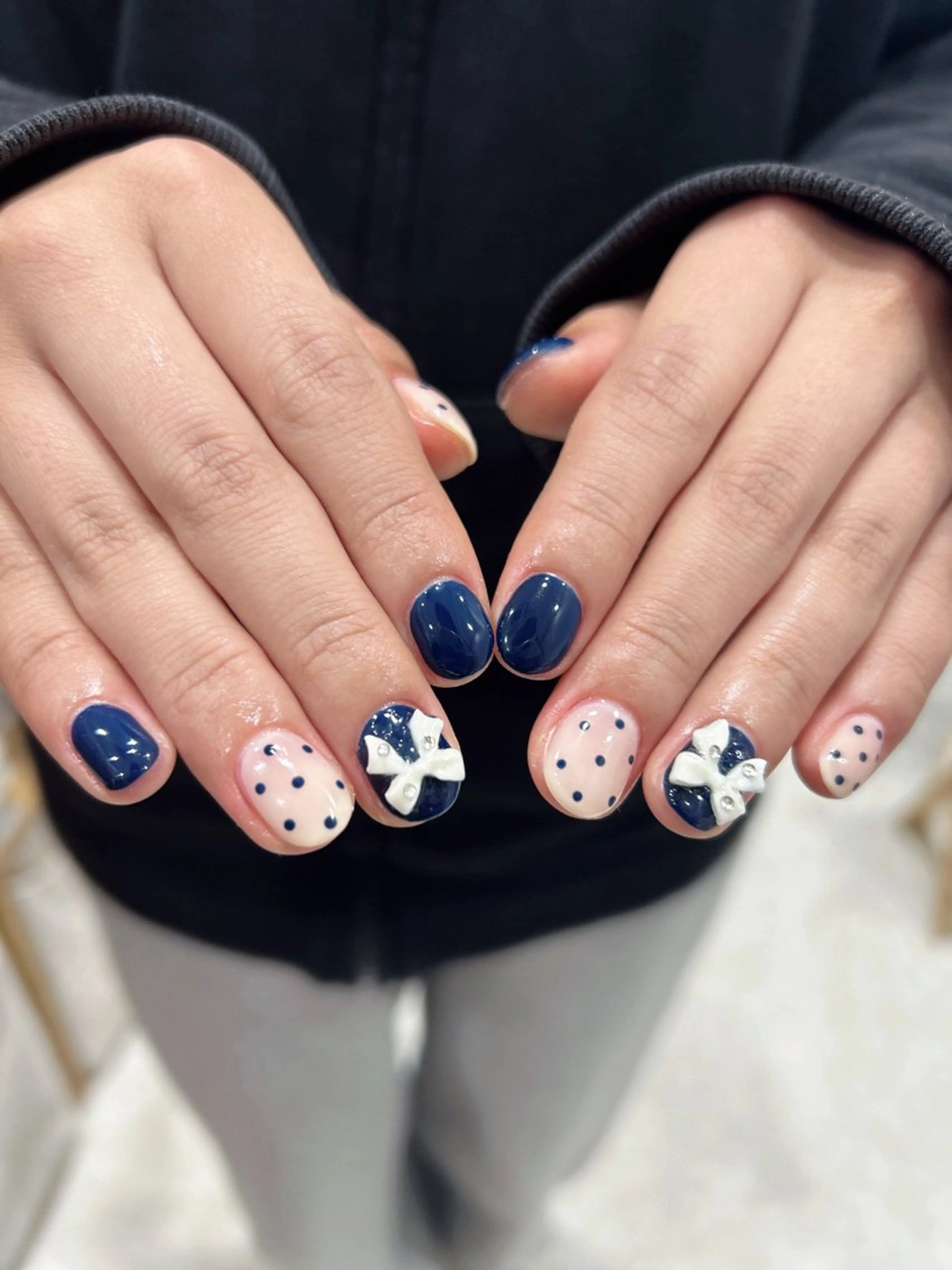 ネイル ドット リボン ハンドネイル Shion .のネイルデザイン