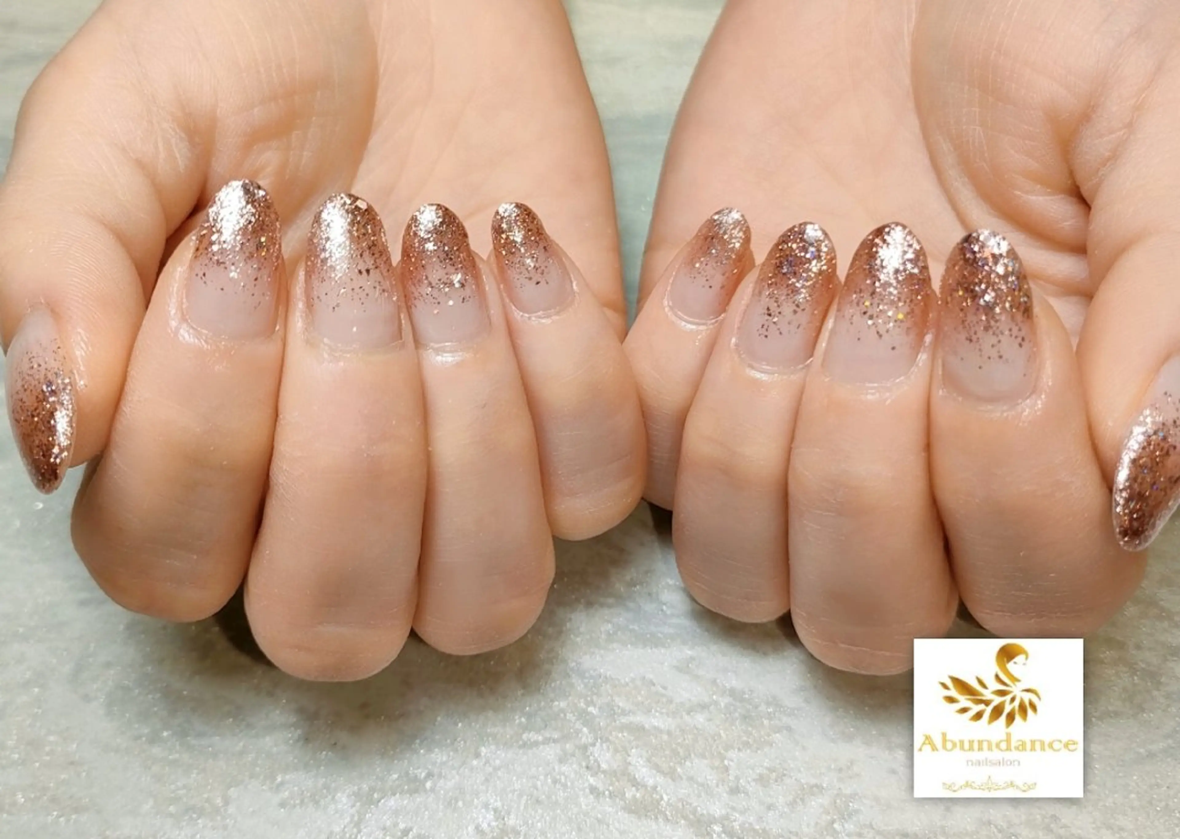 ネイル ゴールド ラメ(グリッター) ラメグラデーション ピンク バレンタイン ハンドネイル 完全予約制個室サロン Abundancesのネイルデザイン