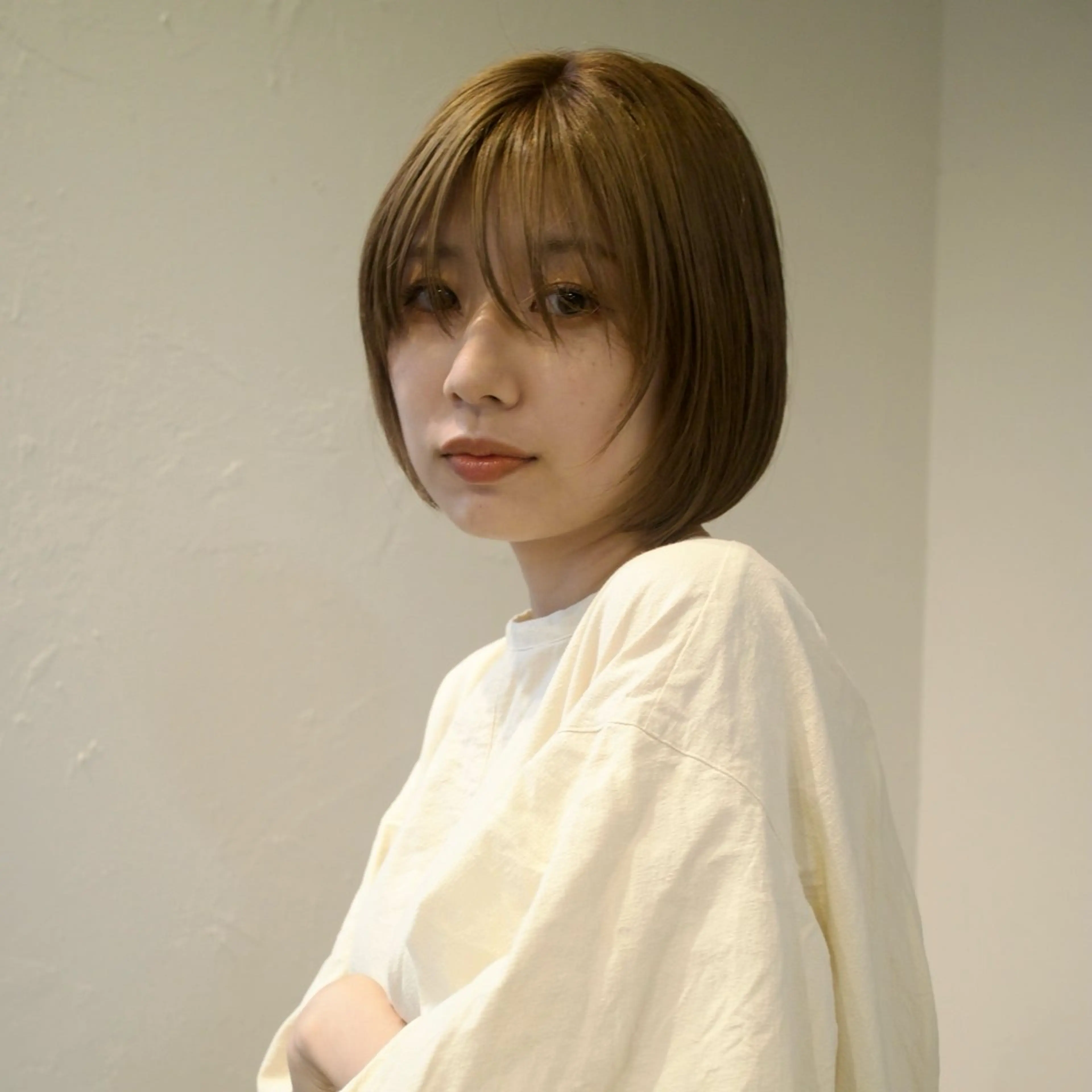 ショート ヘアアレンジ mina / 透明感ベージュカラーのヘアスタイル