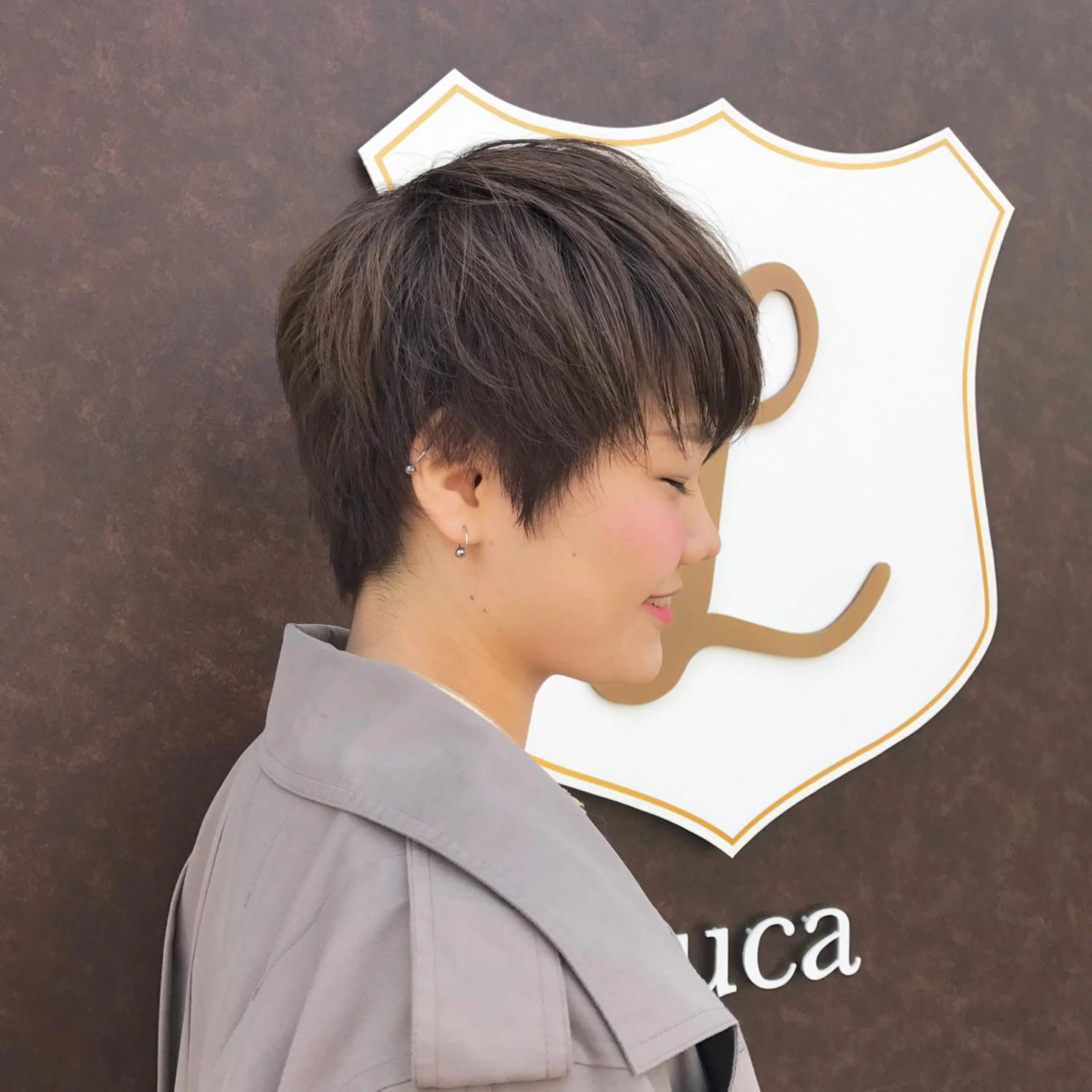 ショート カラー グレージュ 鈴木 まりやのヘアスタイル