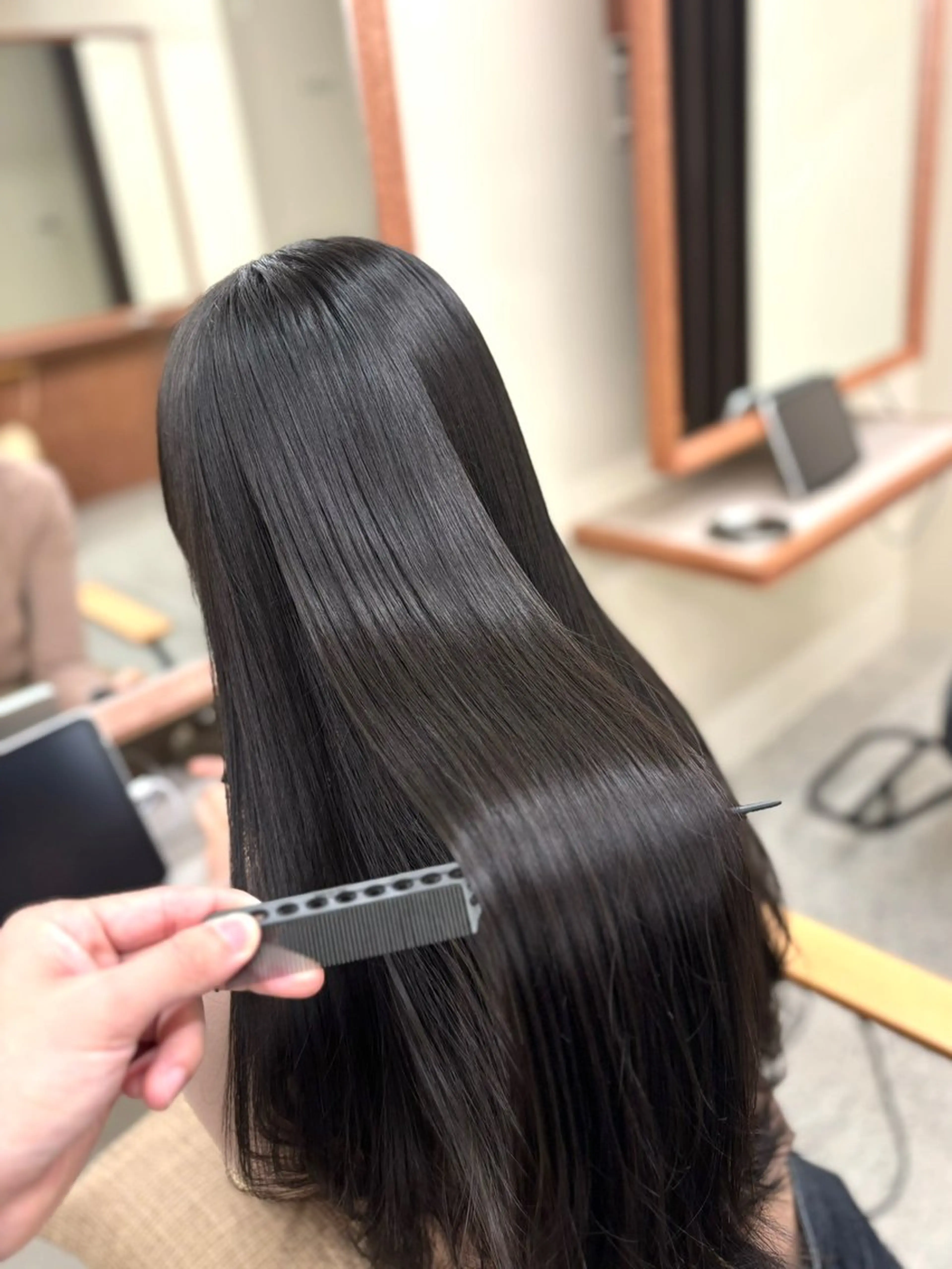 -圧倒的艶を👑-地毛風艶髪ストレート(髪質改善) + 毛髪補強トリートメント¥29,400-¥20,000の写真