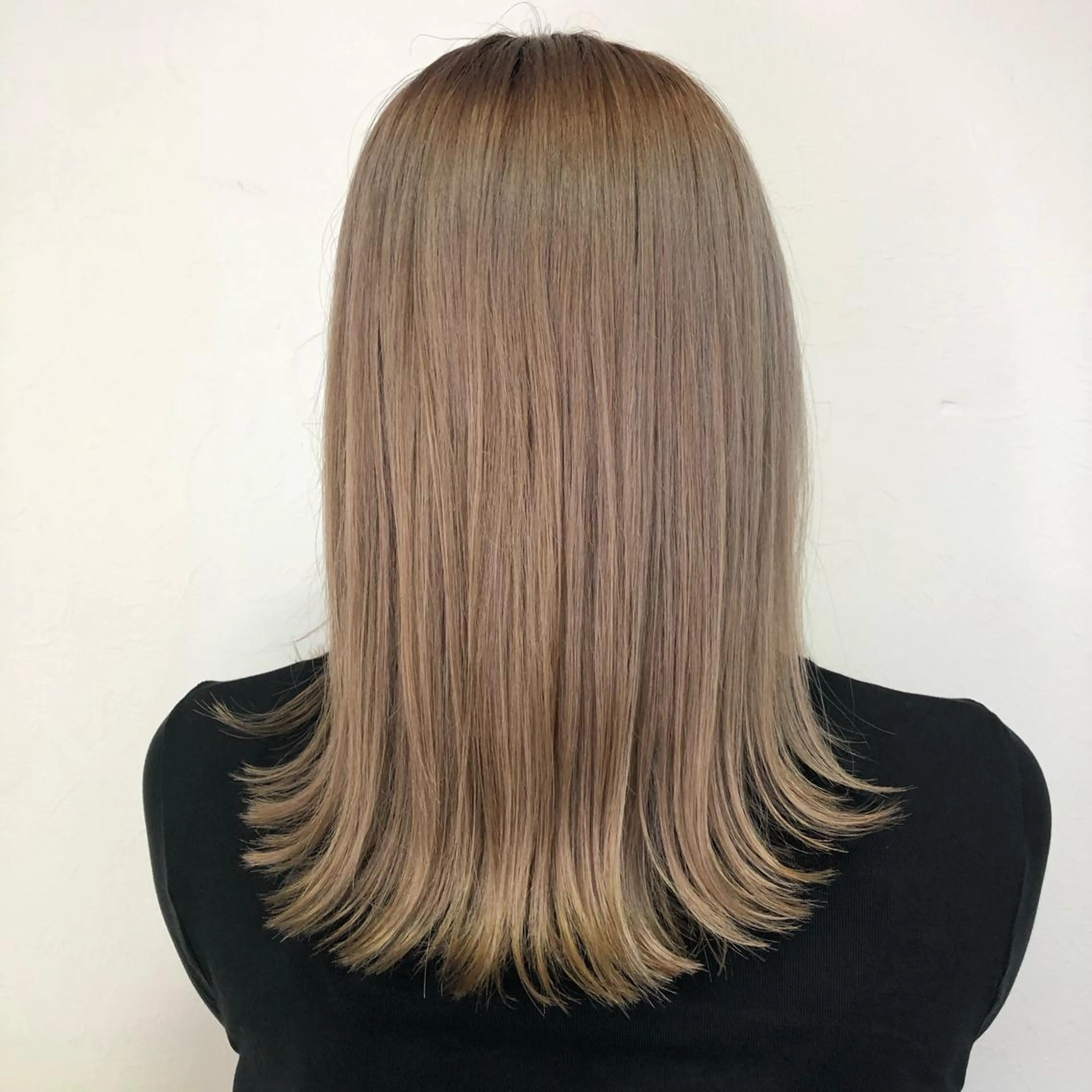 ミディアム 鶴﨑 美優亜のヘアスタイル