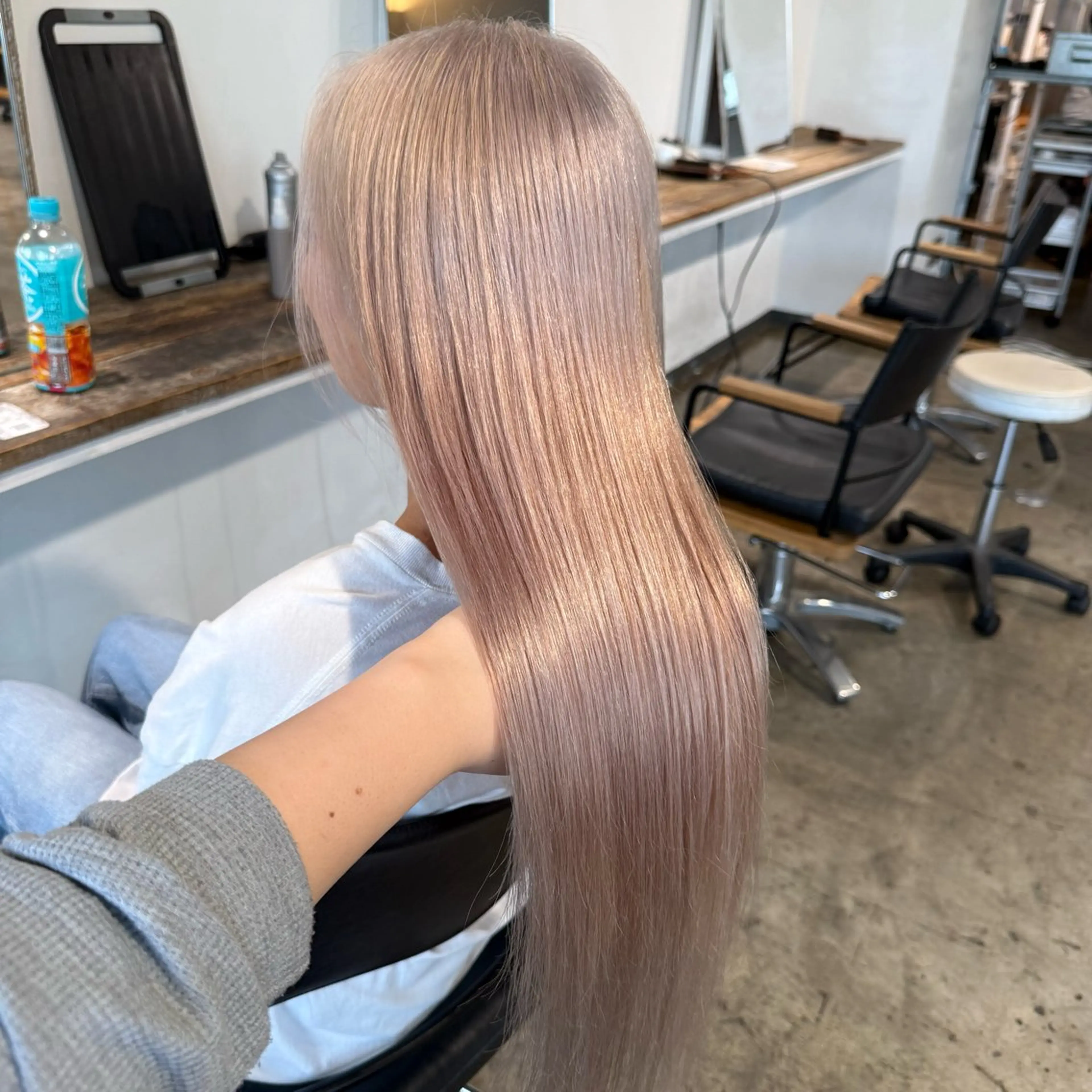 ロング カラー ベージュカラー シルバー シルバーベージュ ヘアカラー トリートメント 🫧ブリーチ/透明感 カラー/メンズ/みきのヘアスタイル