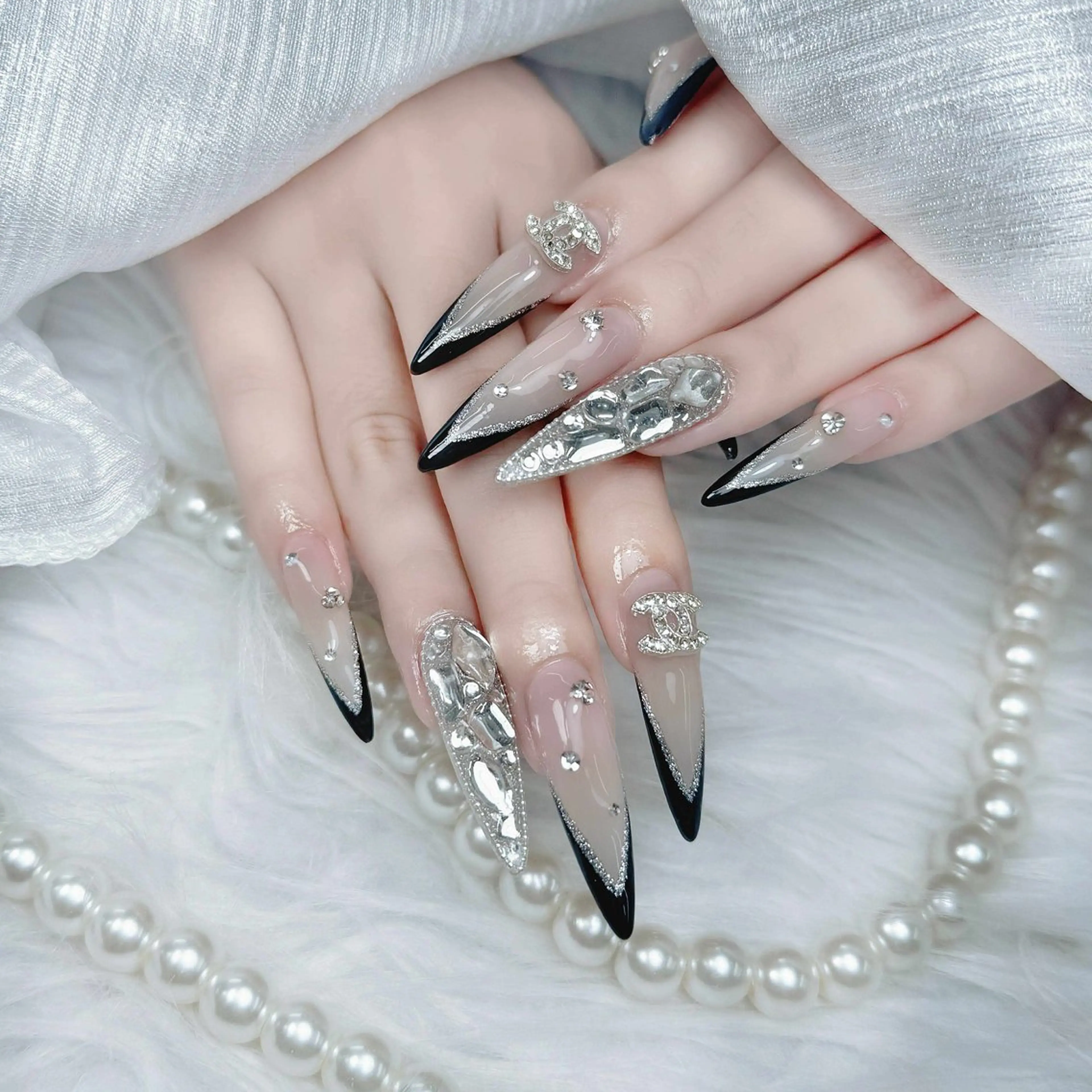 ネイル アートネイル ブラウン ジェルネイル マグネットネイル ニュアンスネイル ハンドネイル ハンドケア Nova Nail Nambaのネイルデザイン