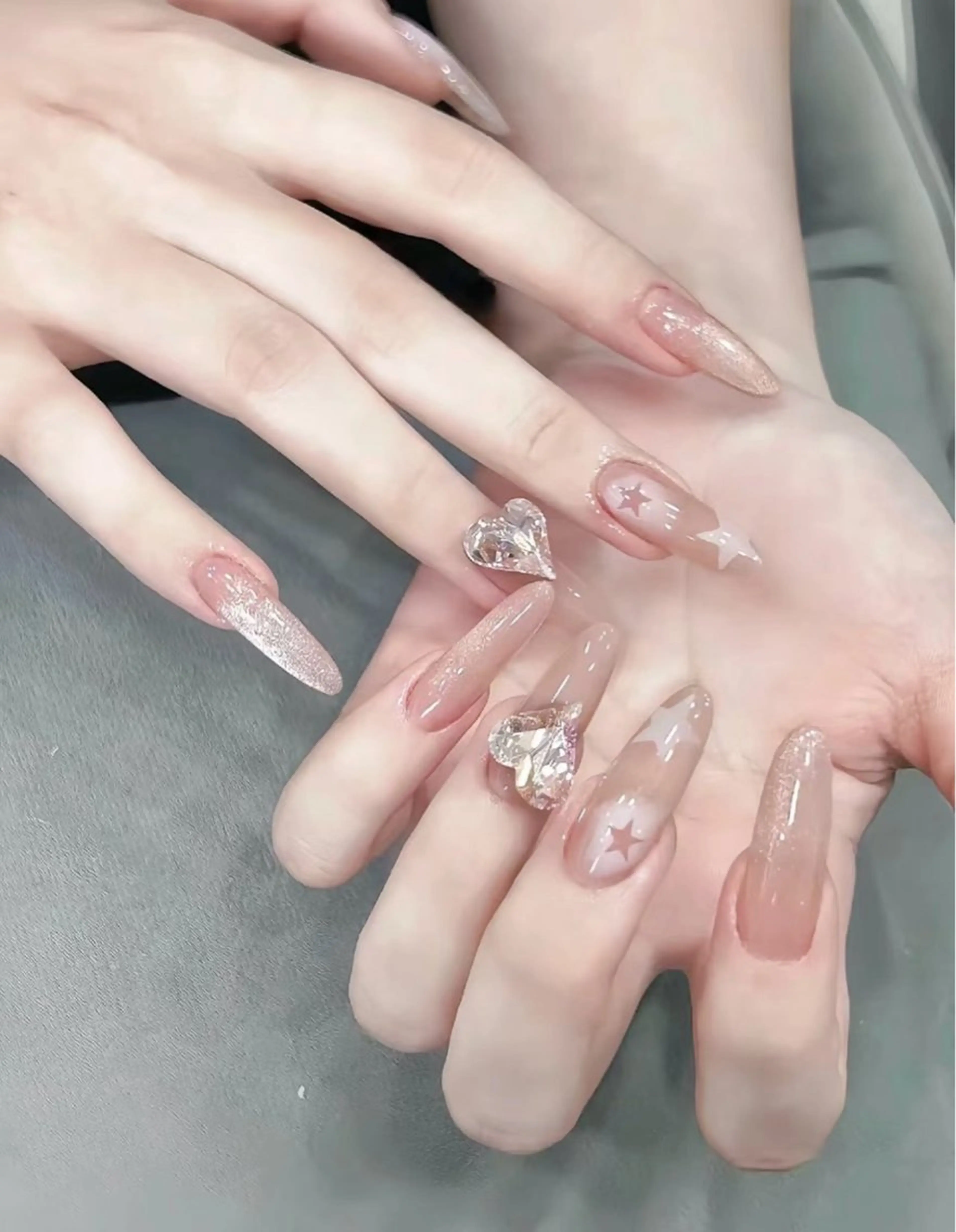 ネイル ホログラムネイル ストーンネイル ユミ nailのネイルデザイン