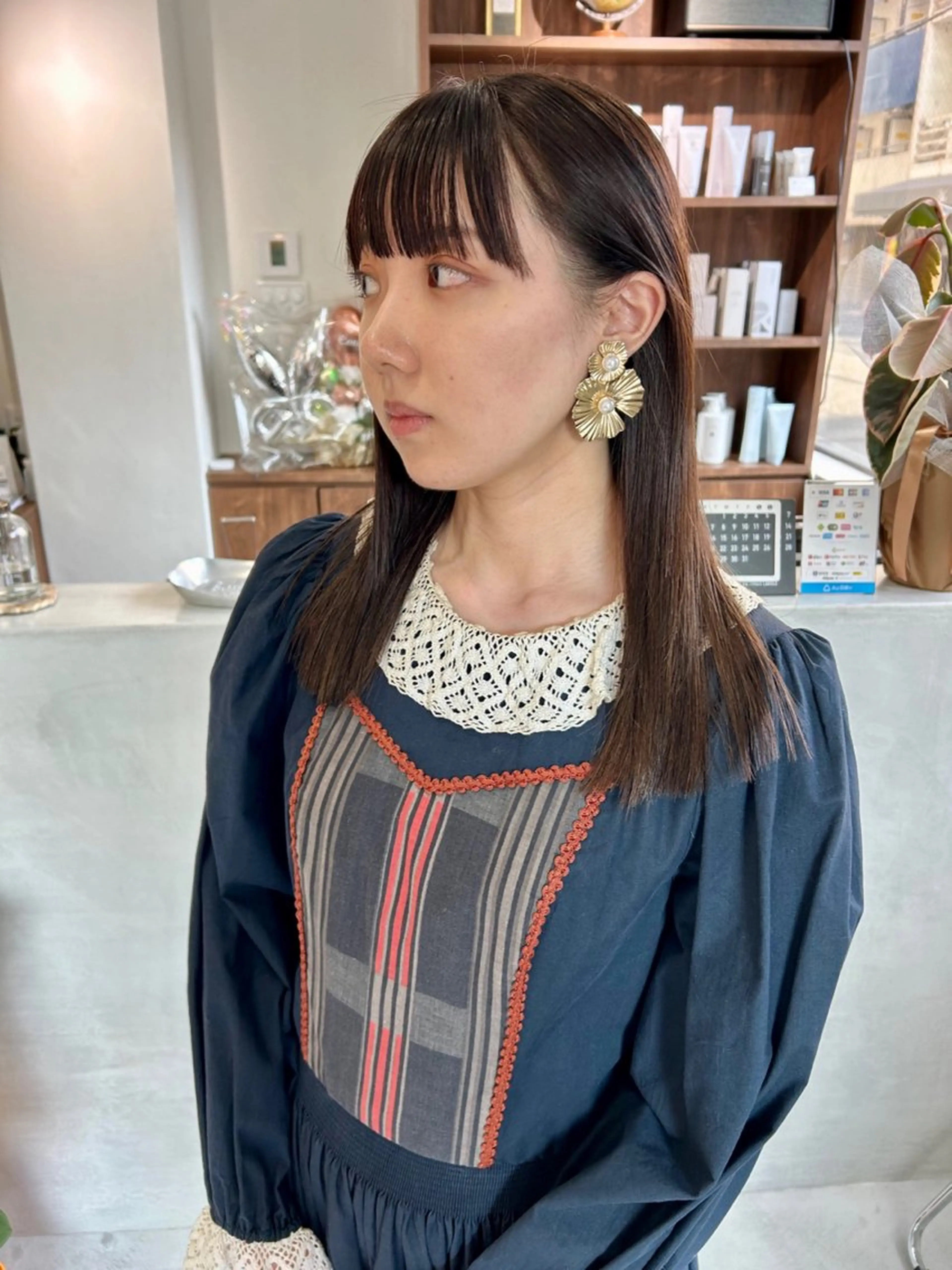 セミロング カラー 髪質改善 縮毛矯正 カット (h)wim ウィムのヘアスタイル