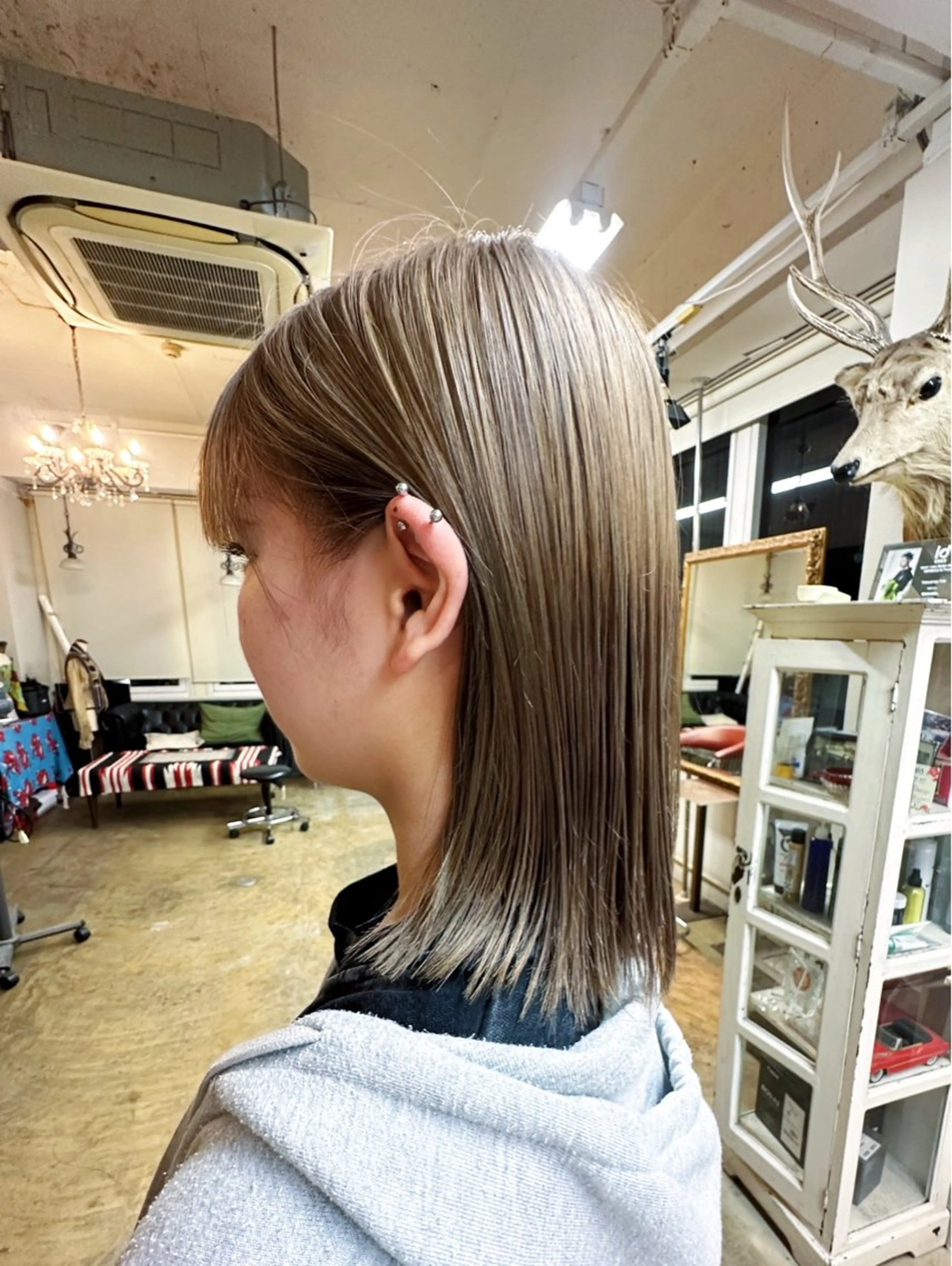 ミディアム カラー ブリーチ 透明感カラー グレージュ ヘアカラー ［girl］ MIKIのヘアスタイル