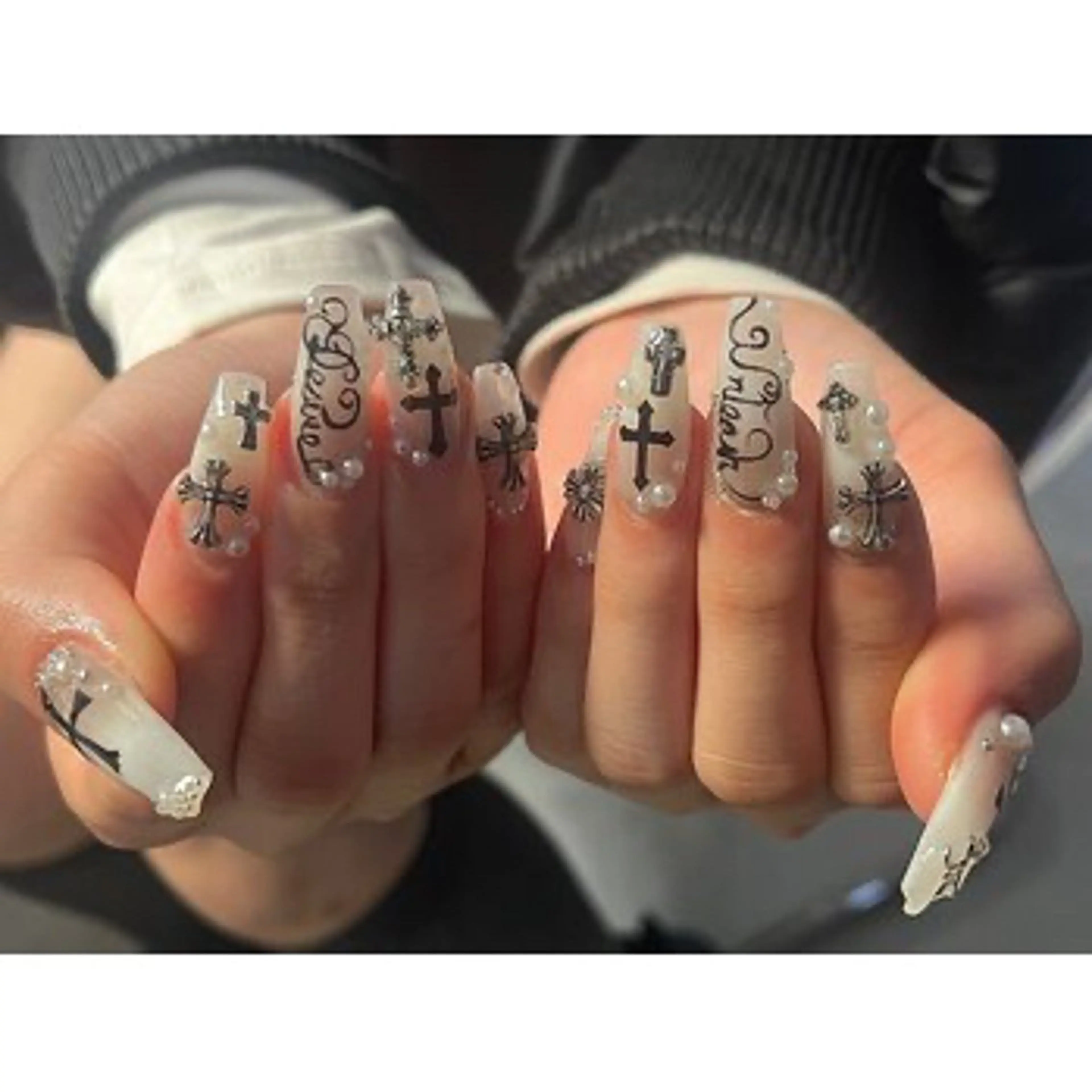 ネイル ハンドネイル 渋谷T&B りお ロング無制限中💫のネイルデザイン