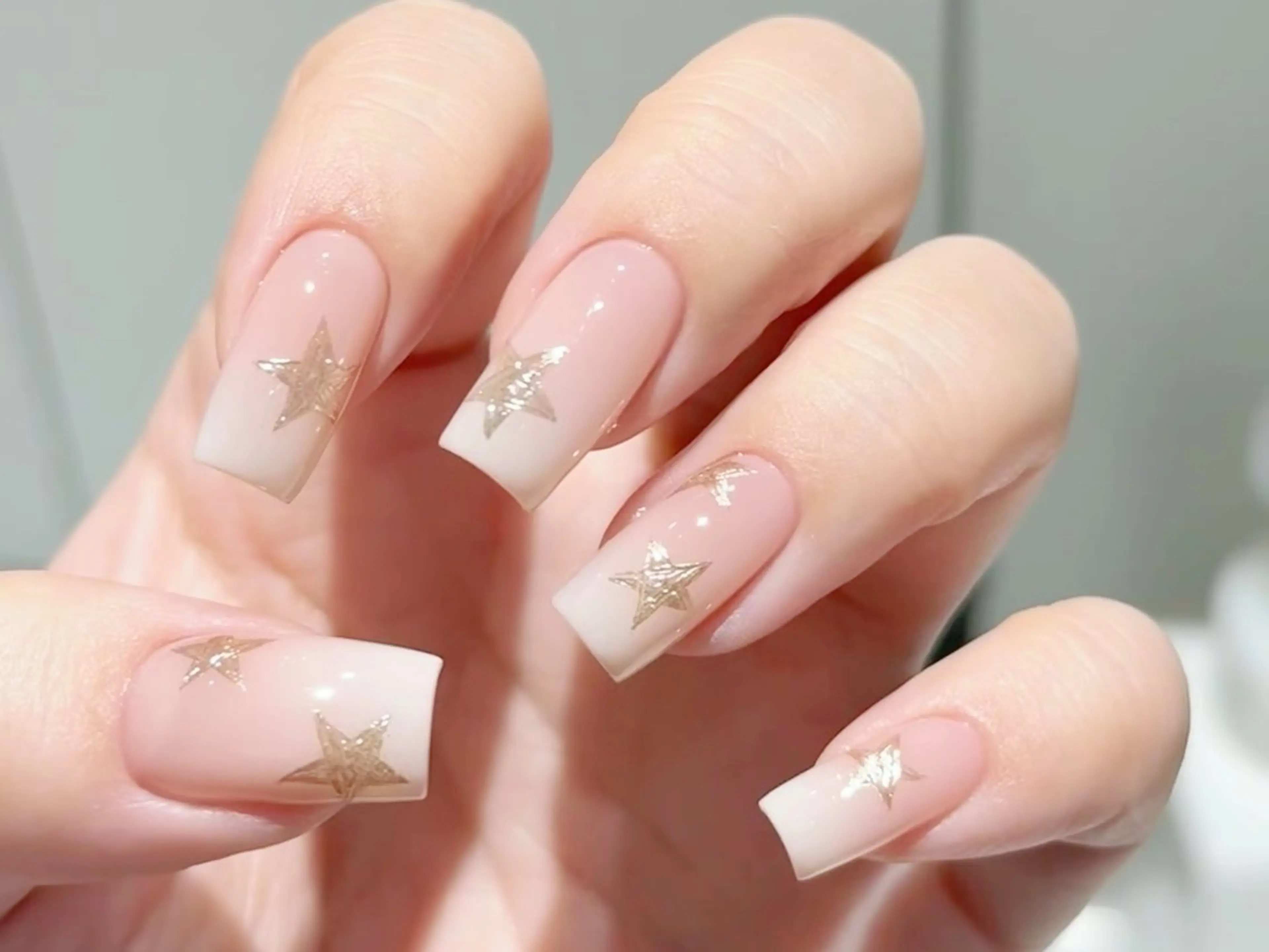 ネイル ゴールド グラデーション ラメ(グリッター) シンプルネイル ハンドネイル ハンドケア DarkHoney 池袋店のネイルデザイン