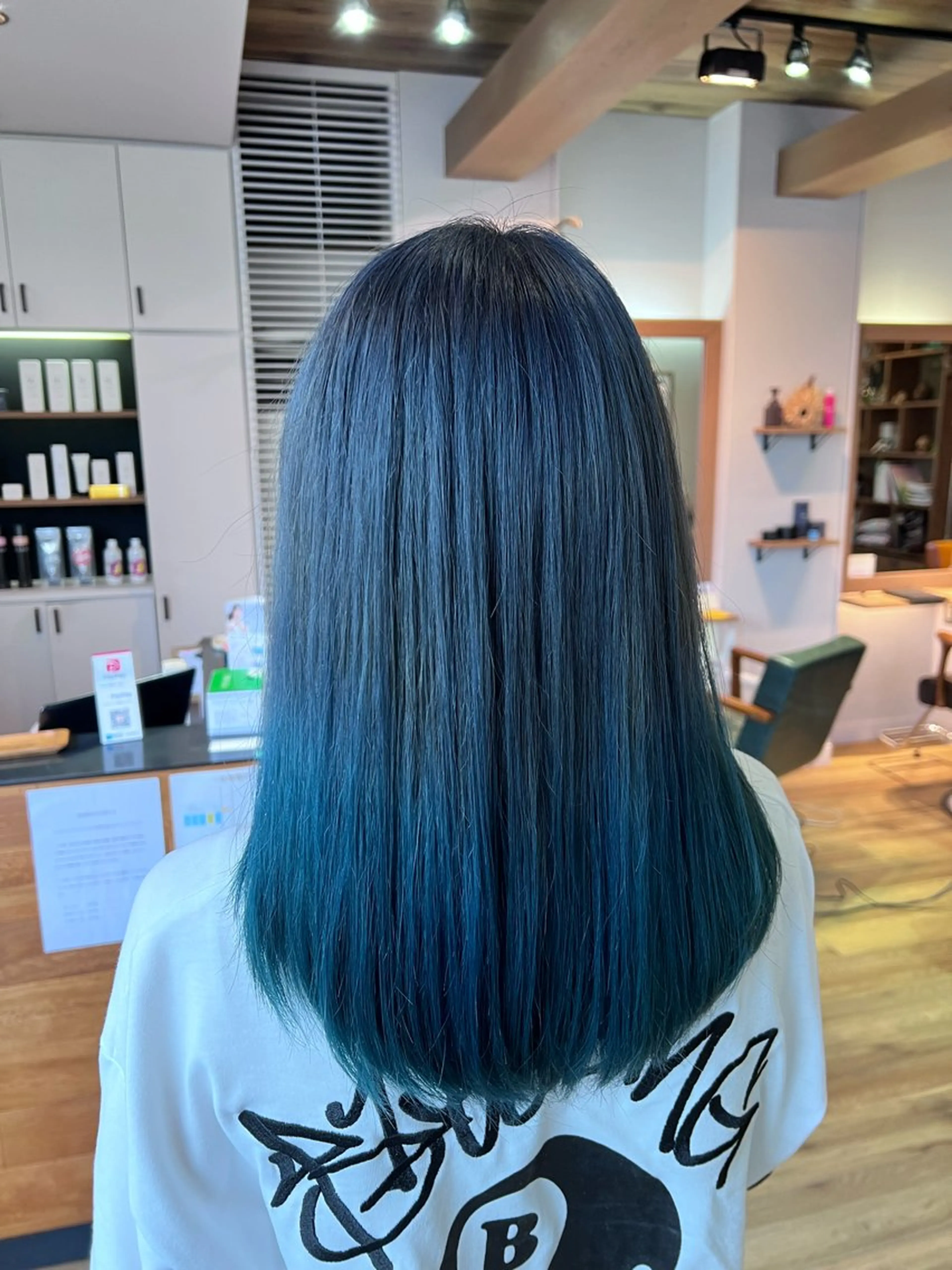 ロング カラー ブルーカラー グレージュ ヘアカラー トリートメント ツキダテ ユイのヘアスタイル