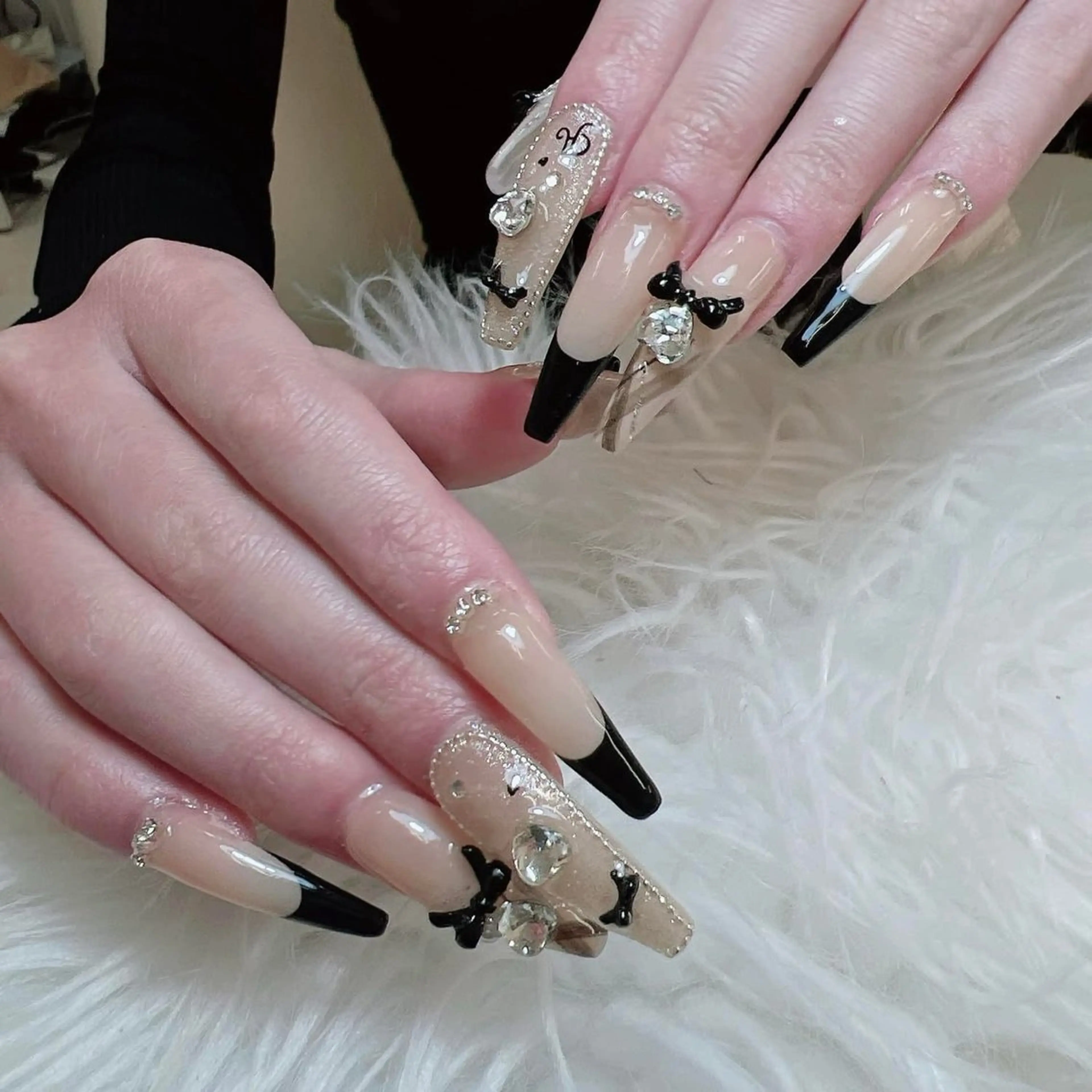 ネイル アートネイル オーロラネイル チークネイル 長さ出し フットネイル HaNa_ Noiranailのネイルデザイン