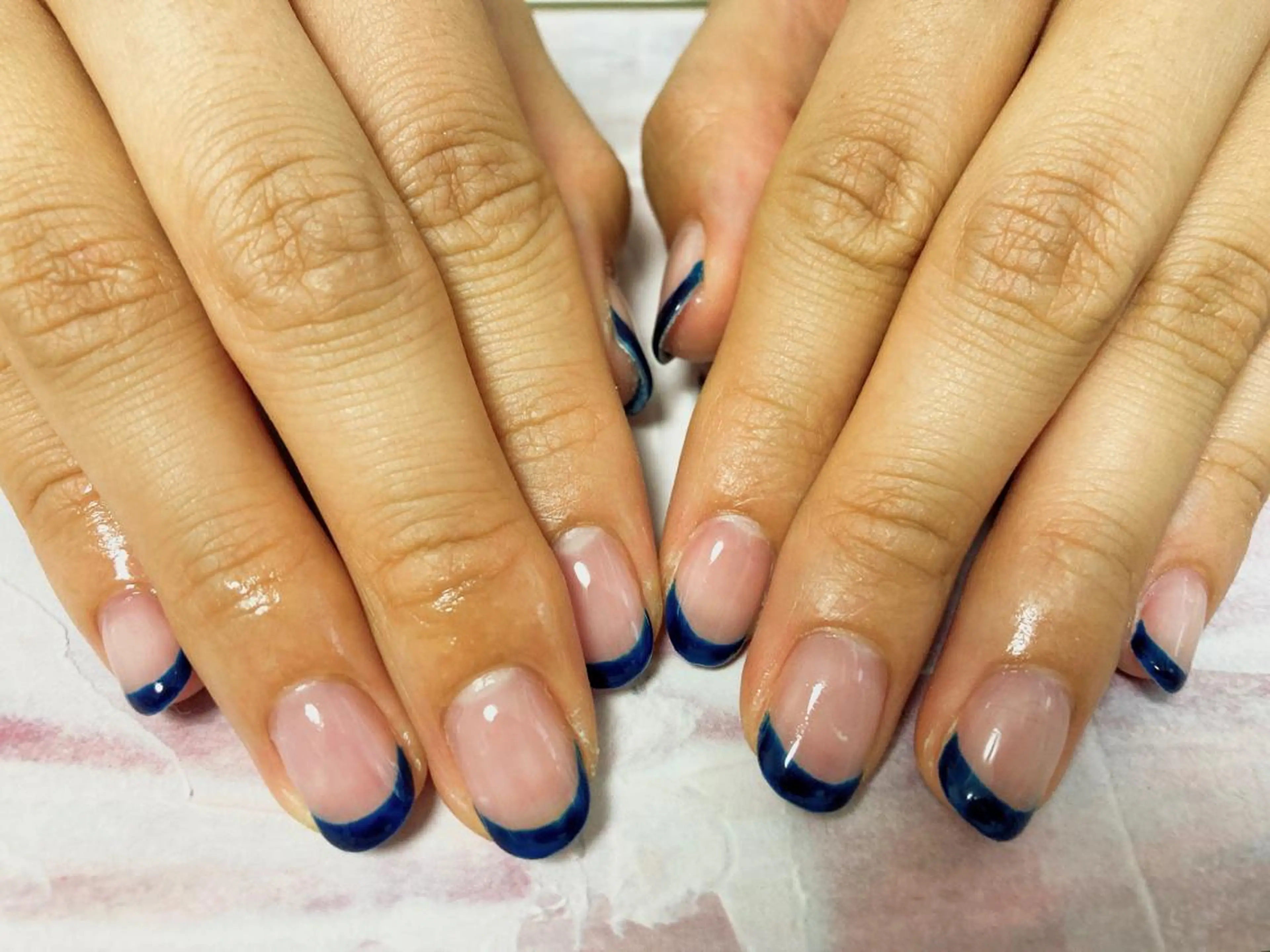 ネイル フレンチネイル ネイビー mogunail &blowのネイルデザイン