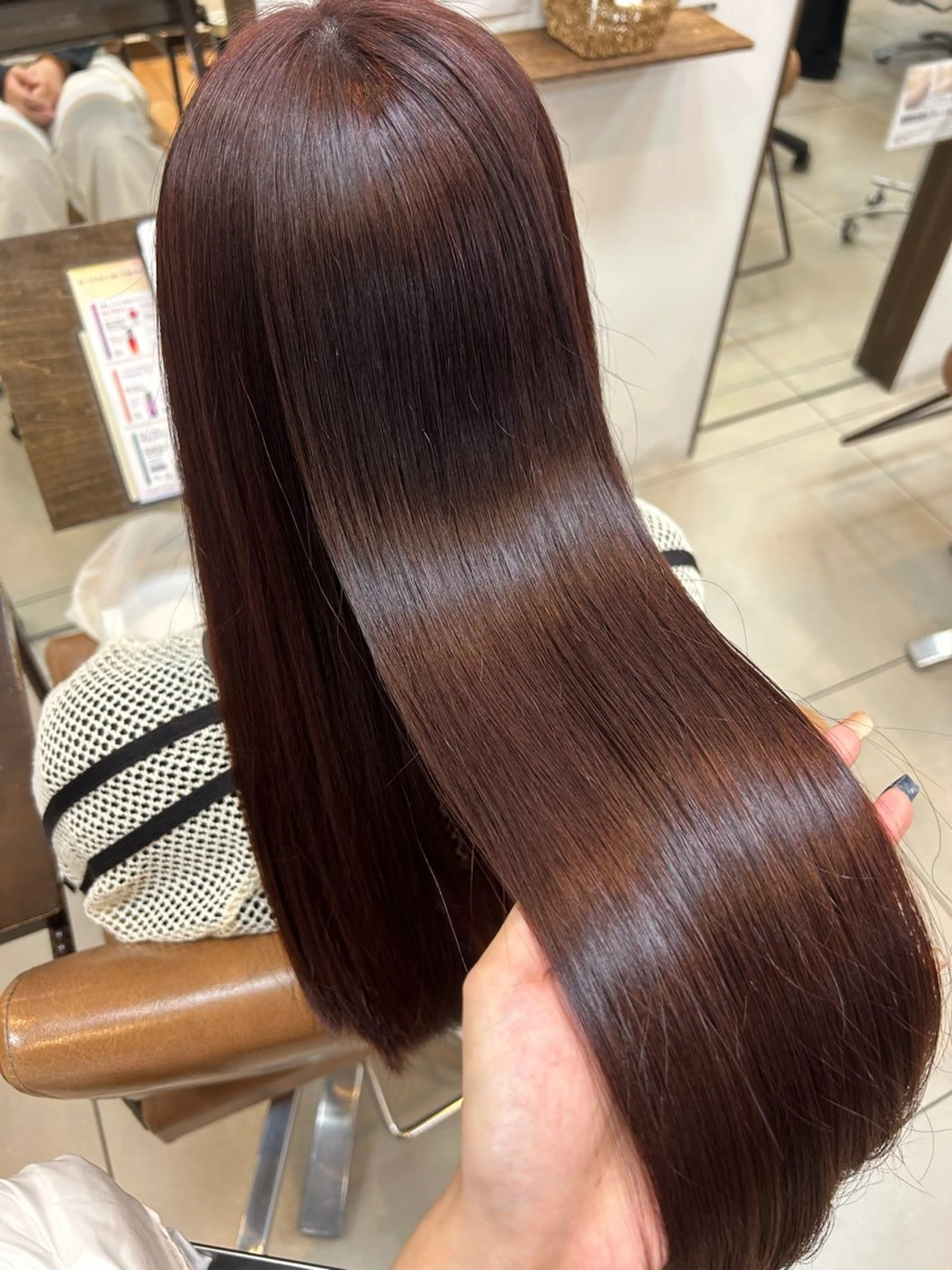ロング カラー レッドカラー 阪田 真奈未のヘアスタイル