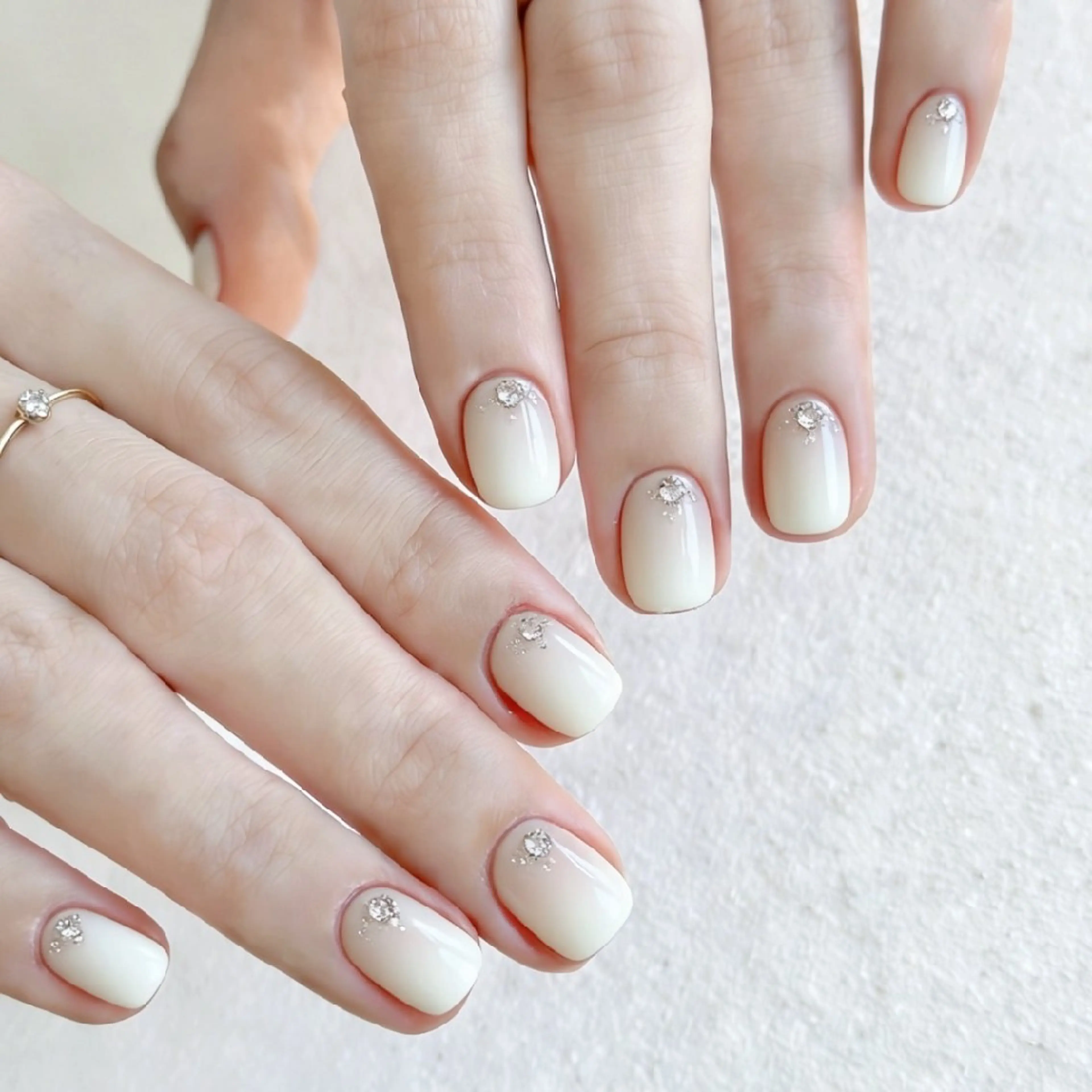 NEWS OPEN⭐ワンカラーパーツ2個orラインストーン10粒★フィルイン対応甘皮ケア付きの写真