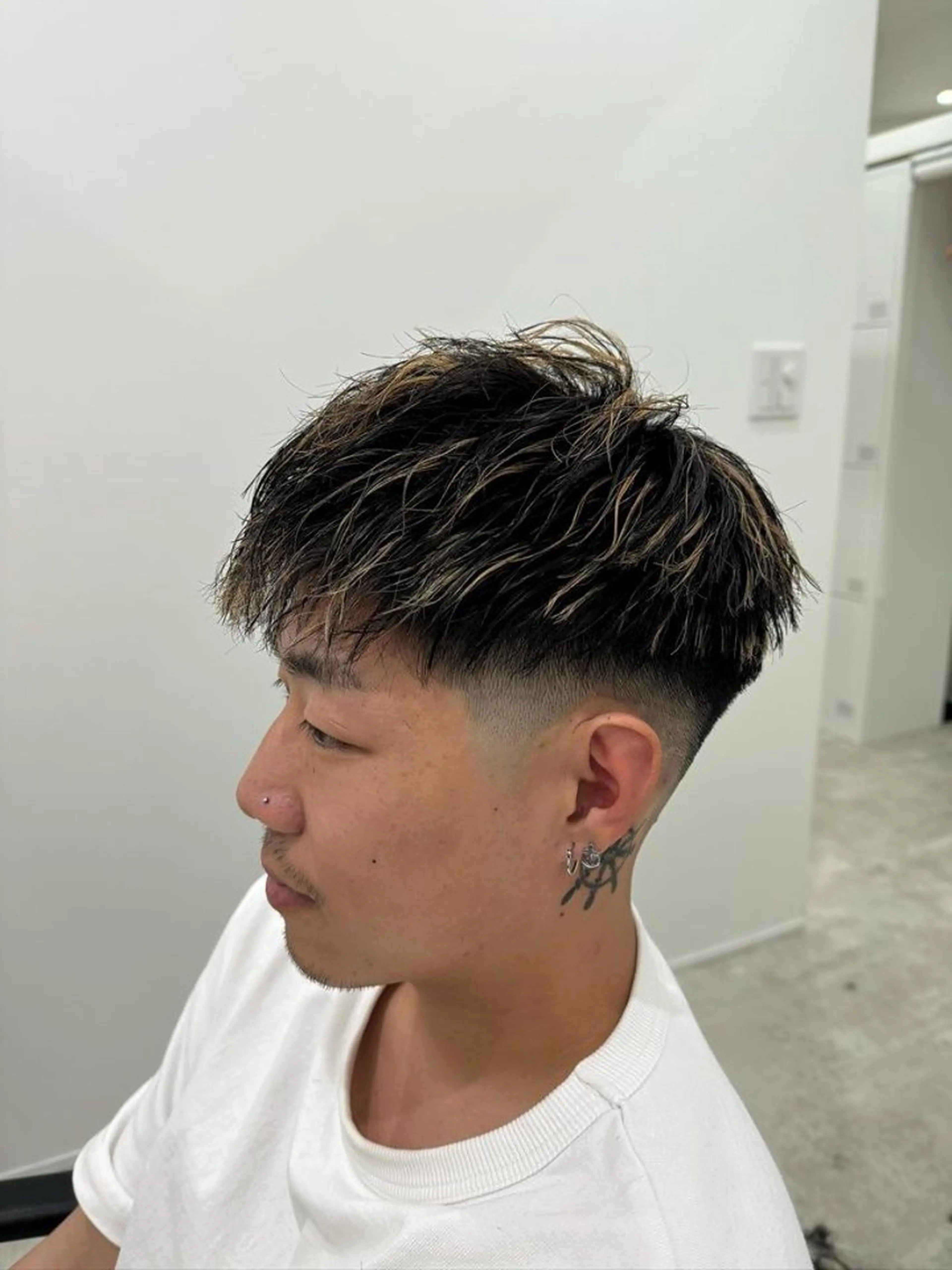 ショート カラー メンズ フェードカット メンズハイライト メンズパーマ ハイライトカラー ハイライト Go today  シェアサロン札幌nix店所属・メンズ特化✂︎ ✂︎sunのヘアスタイル