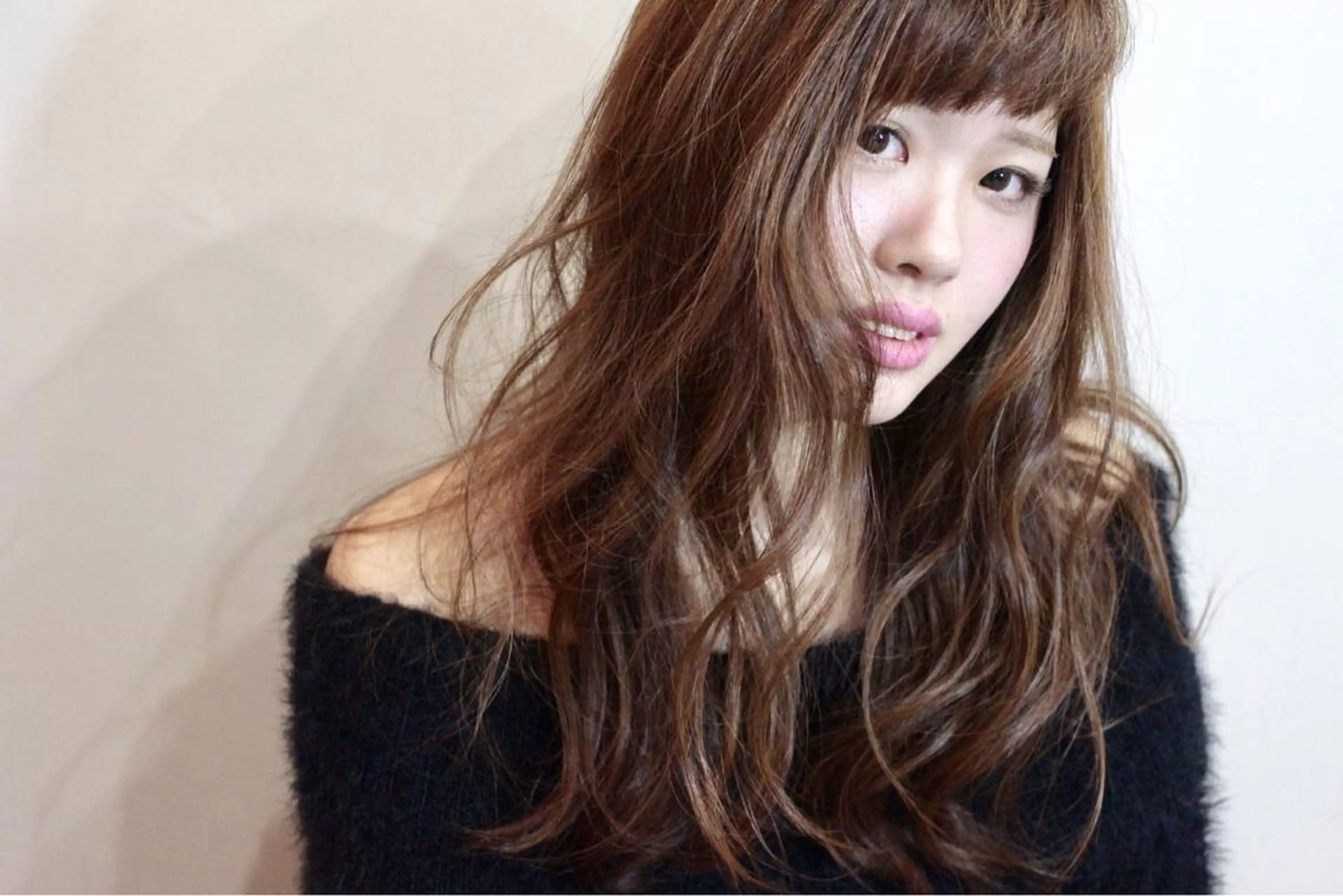 ロング オン眉 松田 由貴のヘアスタイル