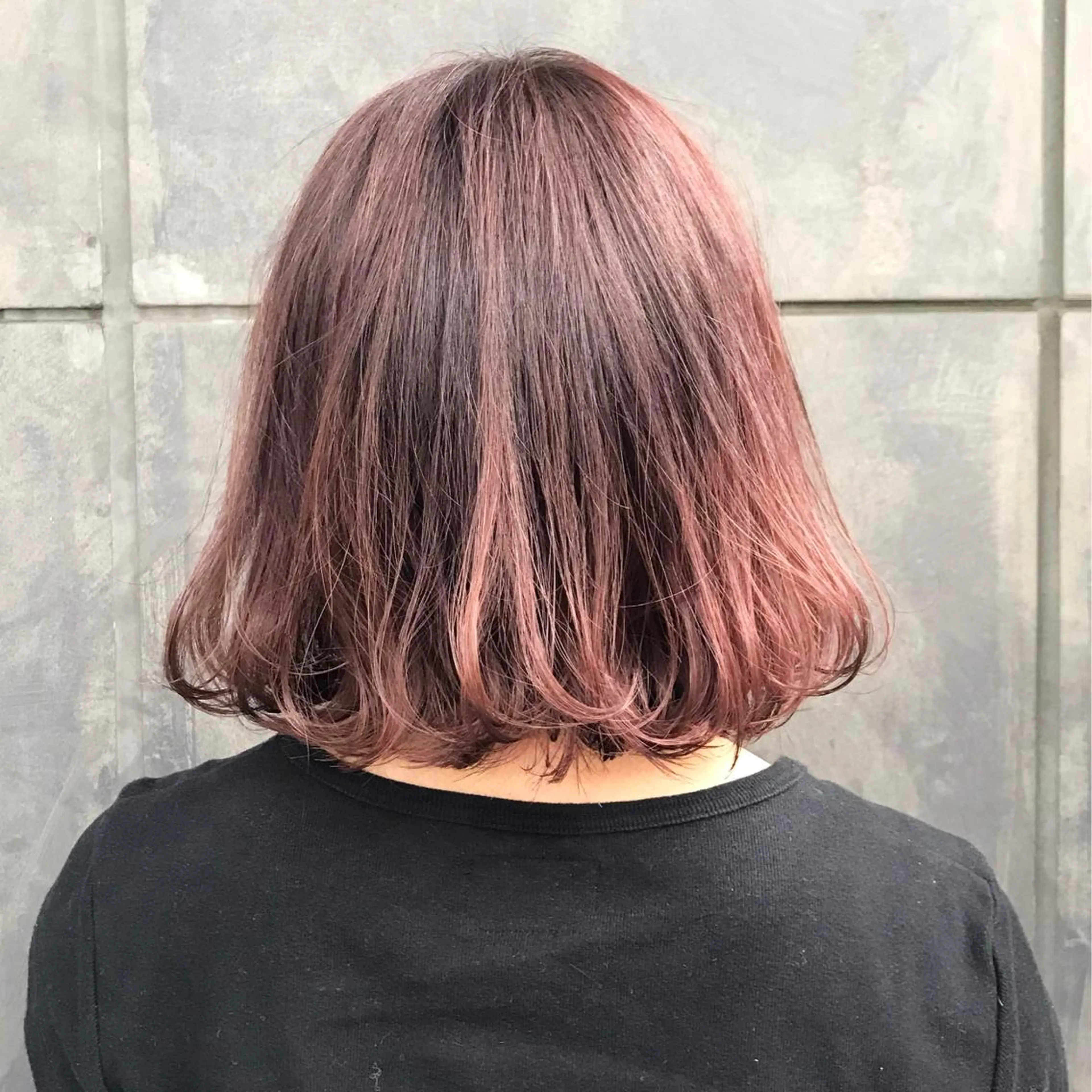 ショート カラー ブリーチ グレージュ ピンクカラー タンバルモリ ムルギョル巻き K-POP好き美容師 🇰🇷Kai.Yのヘアスタイル