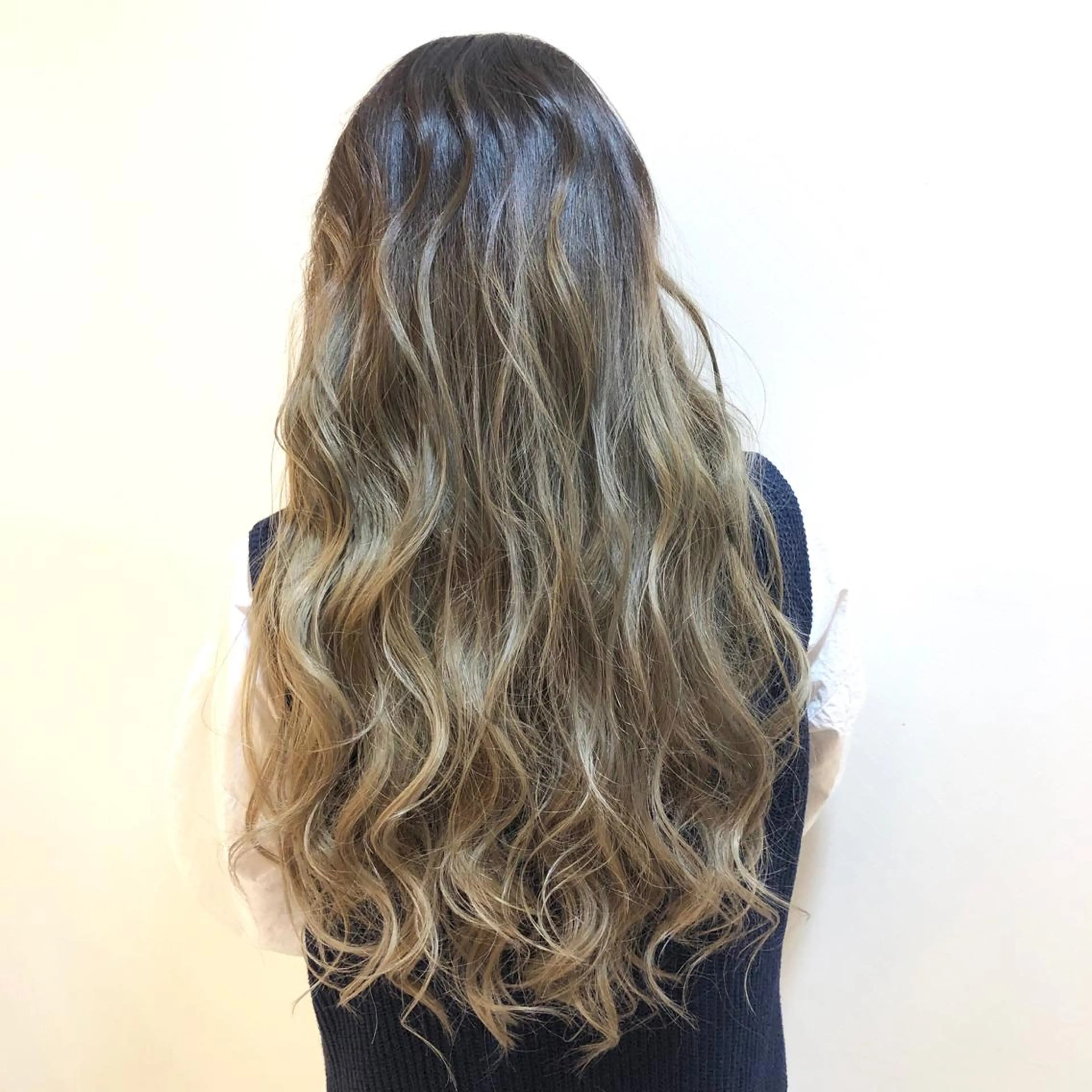 ロング カラー ブリーチ ケアブリーチ グラデーションカラー グレージュ 🌈ぷる艶カラー🌈 髪質改善👑柳沼尚貴のヘアスタイル