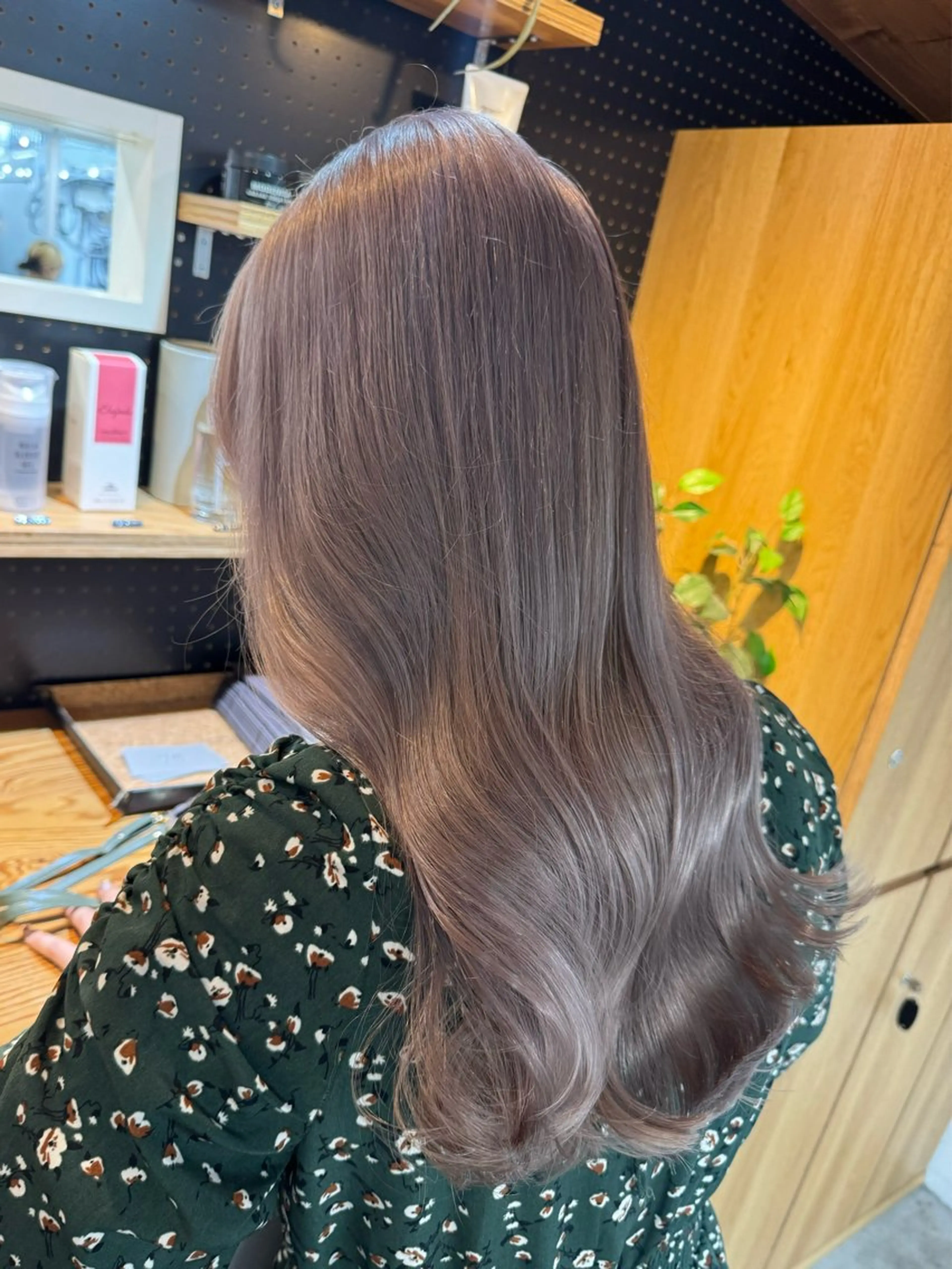 ミディアム カット ヘアカラー トリートメント Rico / bob/グレージュのヘアスタイル