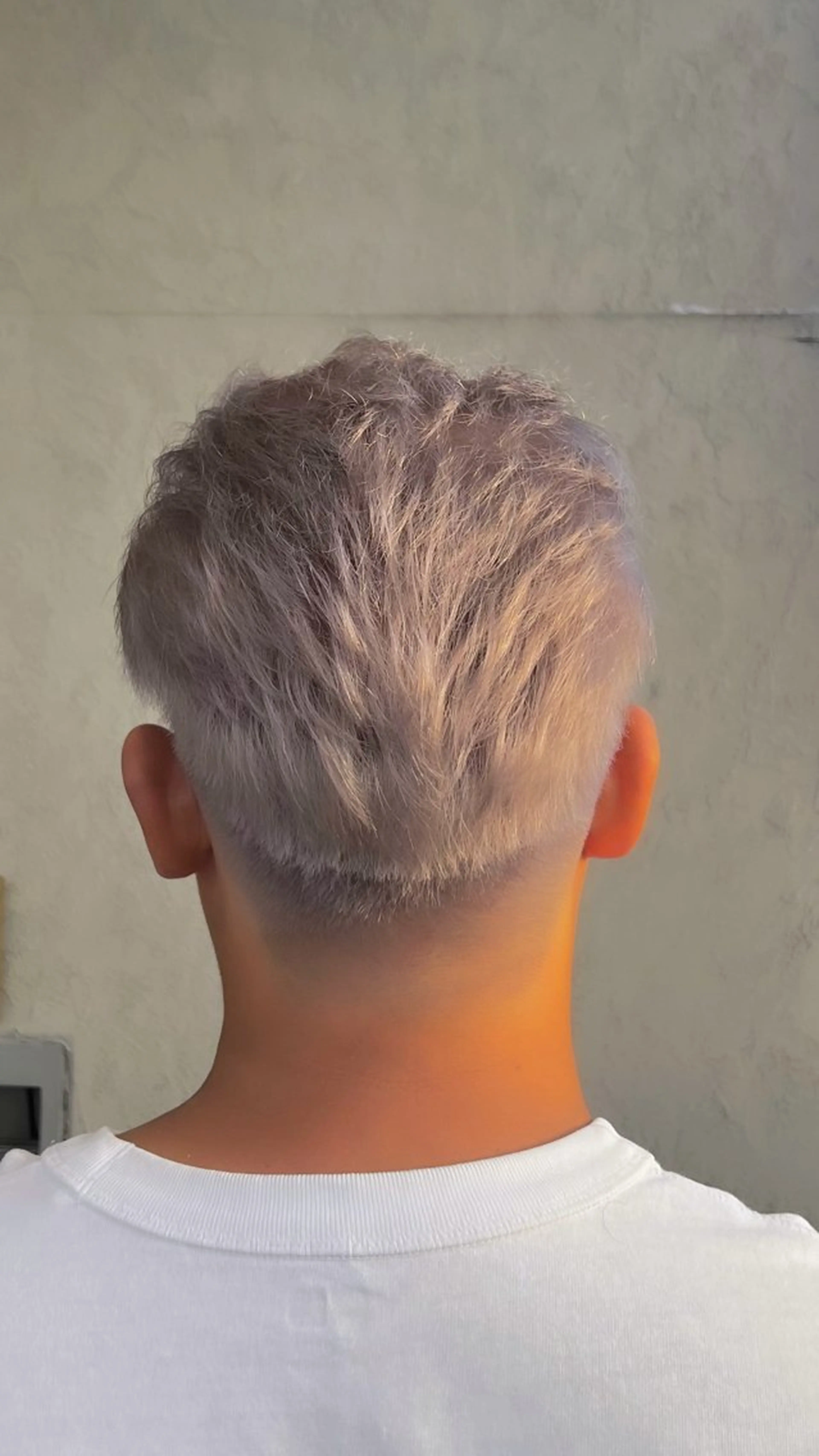 ショート カラー メンズ メンズハイトーン ハイトーンカラー ヘアカラー 加藤 祐斗のヘアスタイル