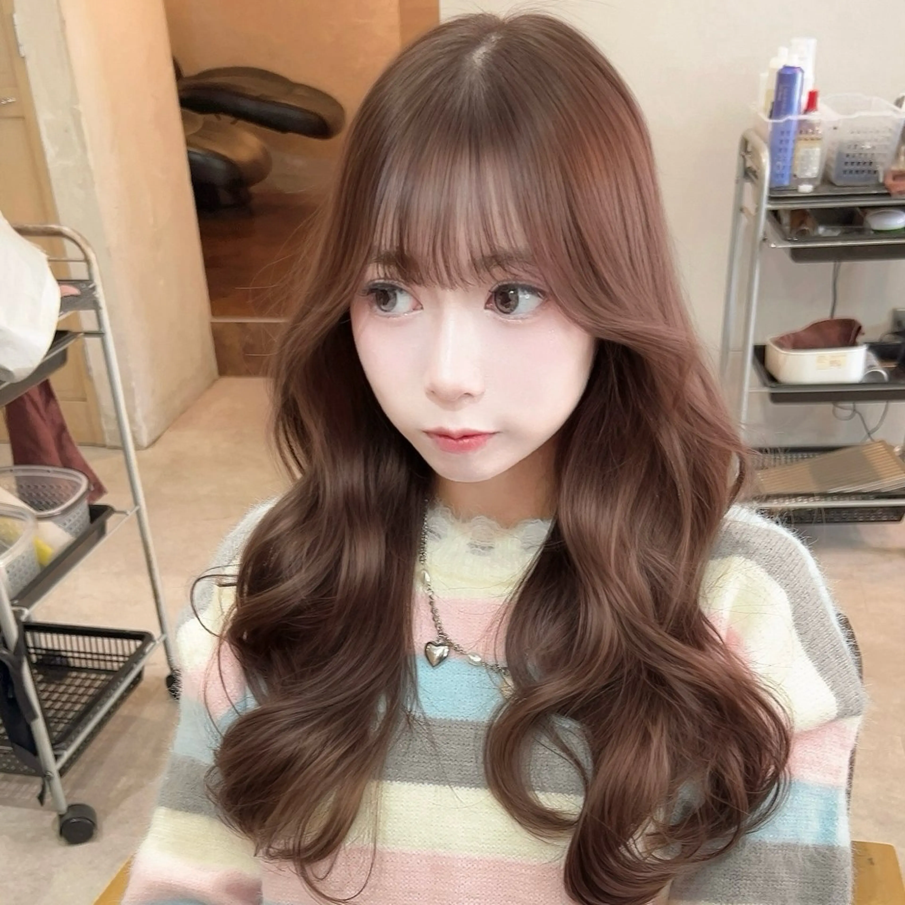 ロング カラー グレージュ オリーブグレージュ オリーブグレー 顔周りカット 韓国風ヘア カット ヘアカラー トリートメント ヘッドスパ モテ髪×トレンド💕 小顔レイヤー 金井のヘアスタイル