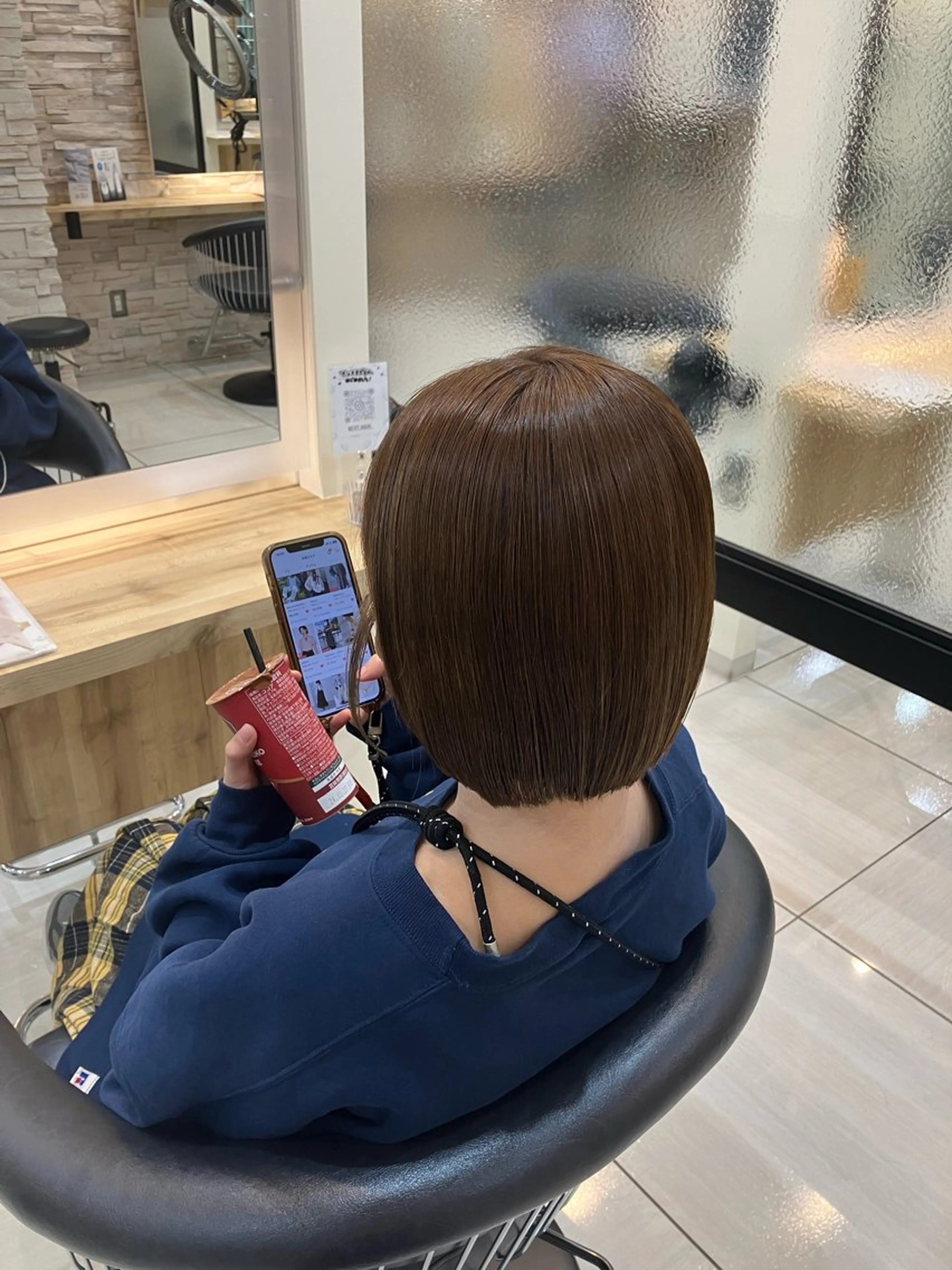 ショート カラー ブラウンカラー ミルクティーブラウン 前髪/顔周り/透明感 艶カラーとどさんのヘアスタイル