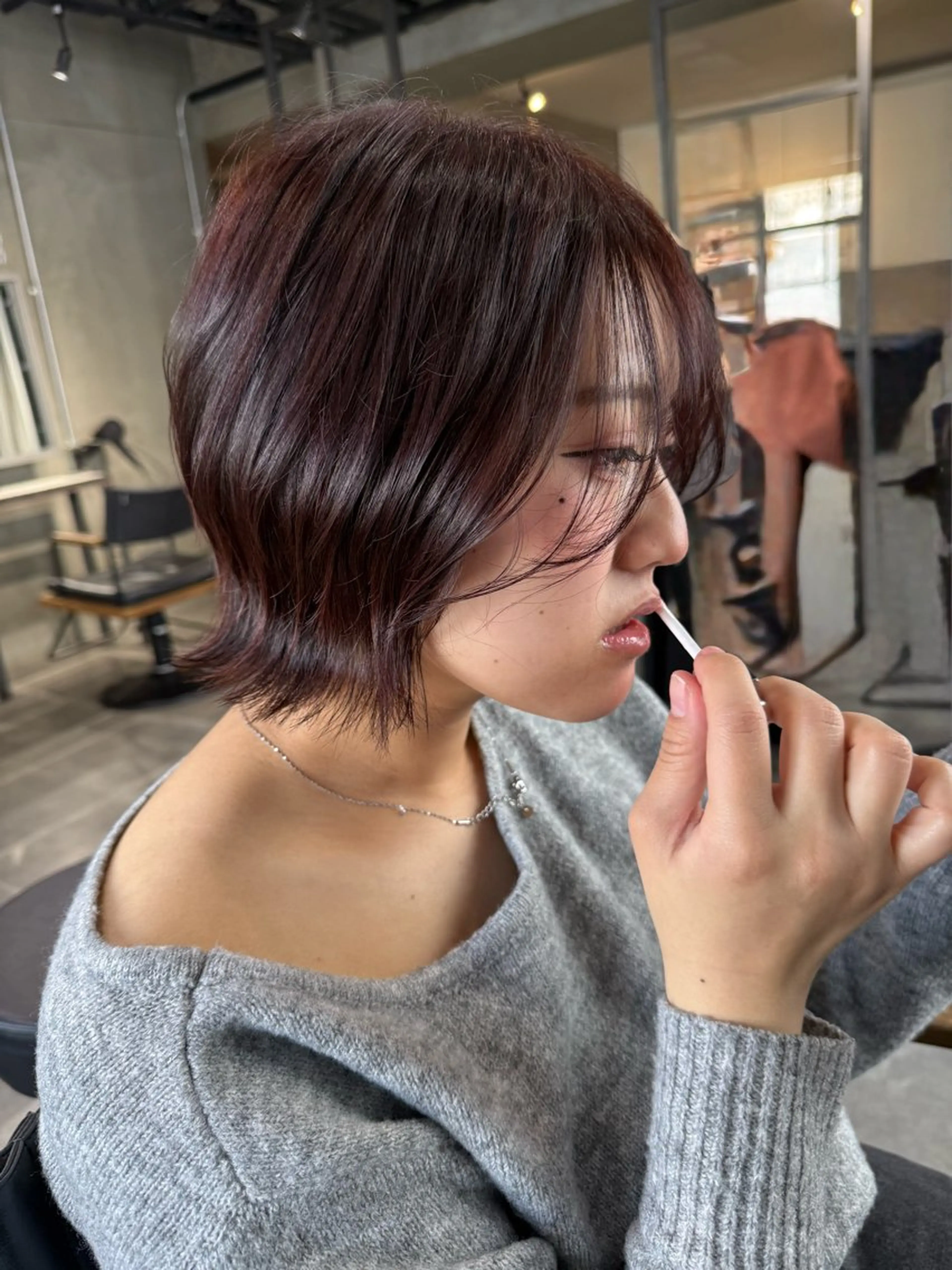 ショート レッドブラウン カット ヘアカラー トリートメント 佐伯 桃のヘアスタイル