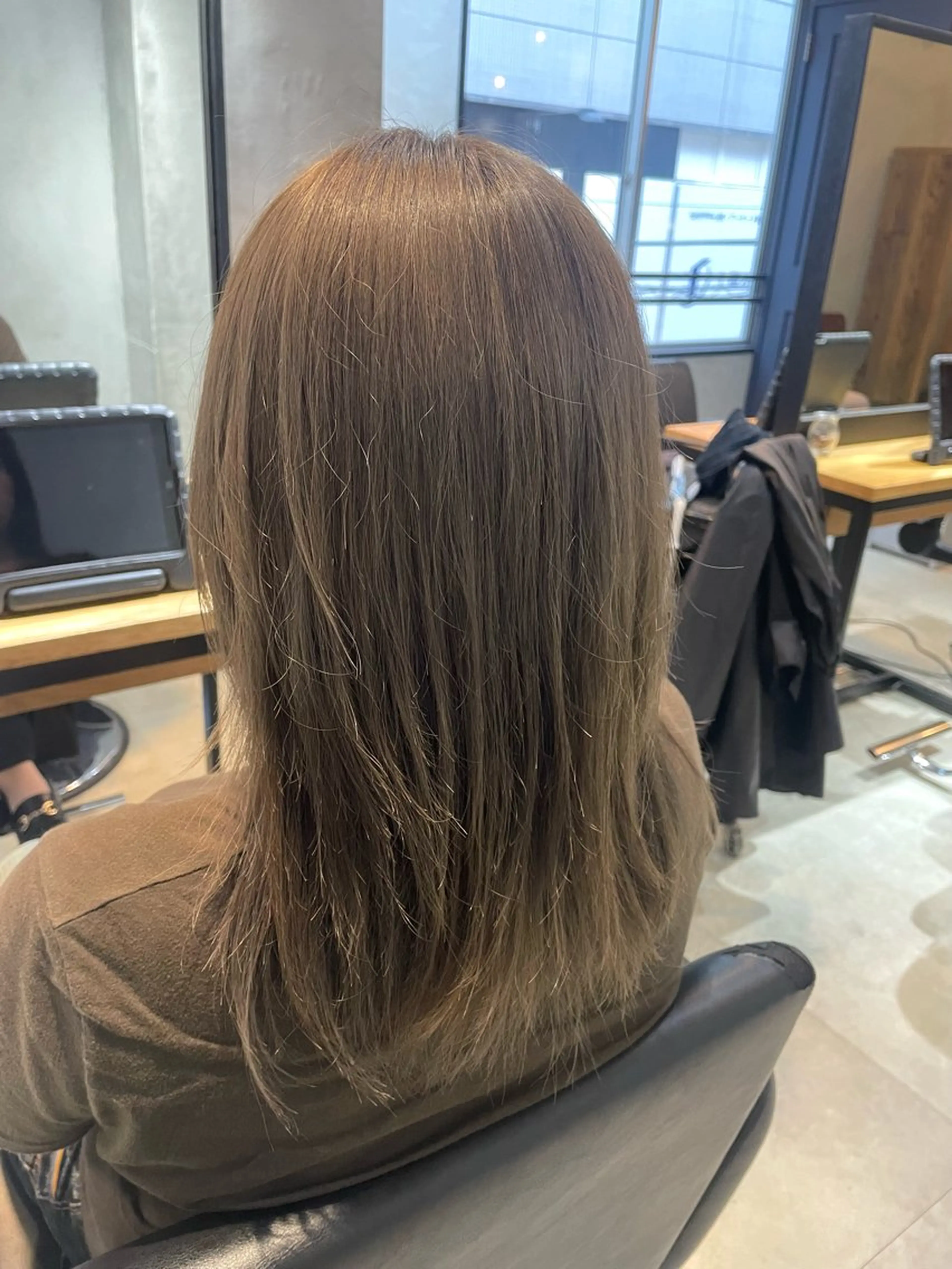 カラー グレージュ ミルクティーグレージュ ヘアカラー HAYATA/透明感 /派手髪/ケアブリのヘアスタイル