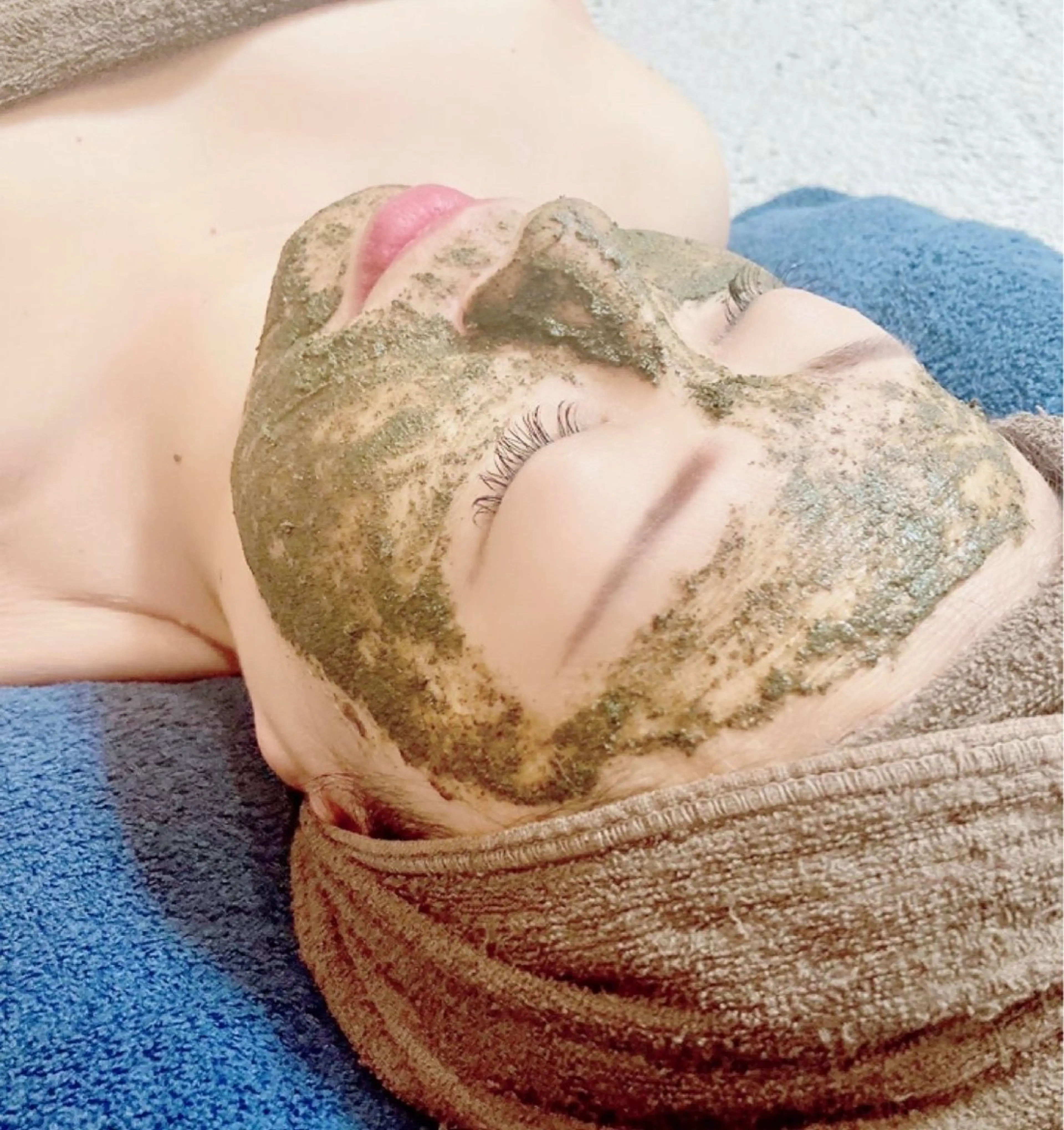 🌿‬ハーブピーリング🫧🌿‬【フェイシャル&デコルテ】60分​〜​くすみ・毛穴・肌荒れに​〜​自然の力で“つるん”と透明肌への写真