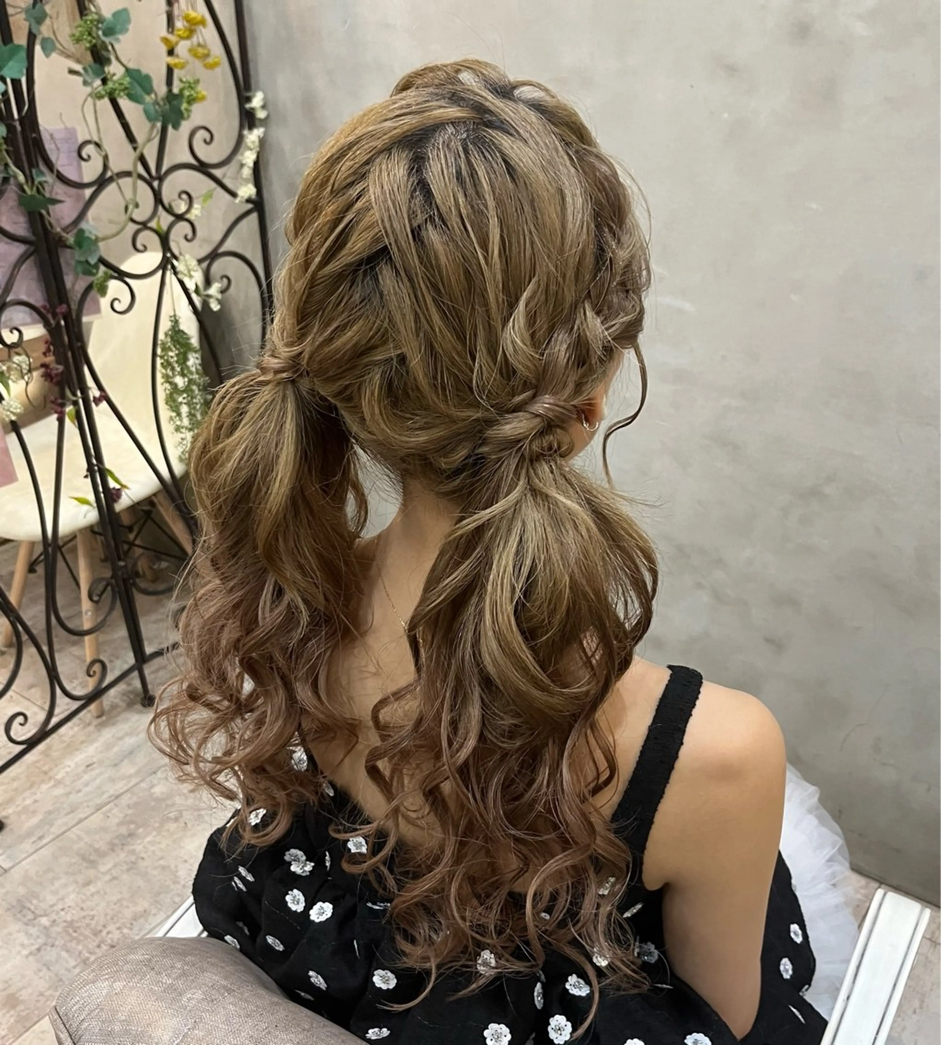 ロング ヘアアレンジ ヘアセット 艶髪/ハイトーン/ ヘアセット/モエノのヘアスタイル