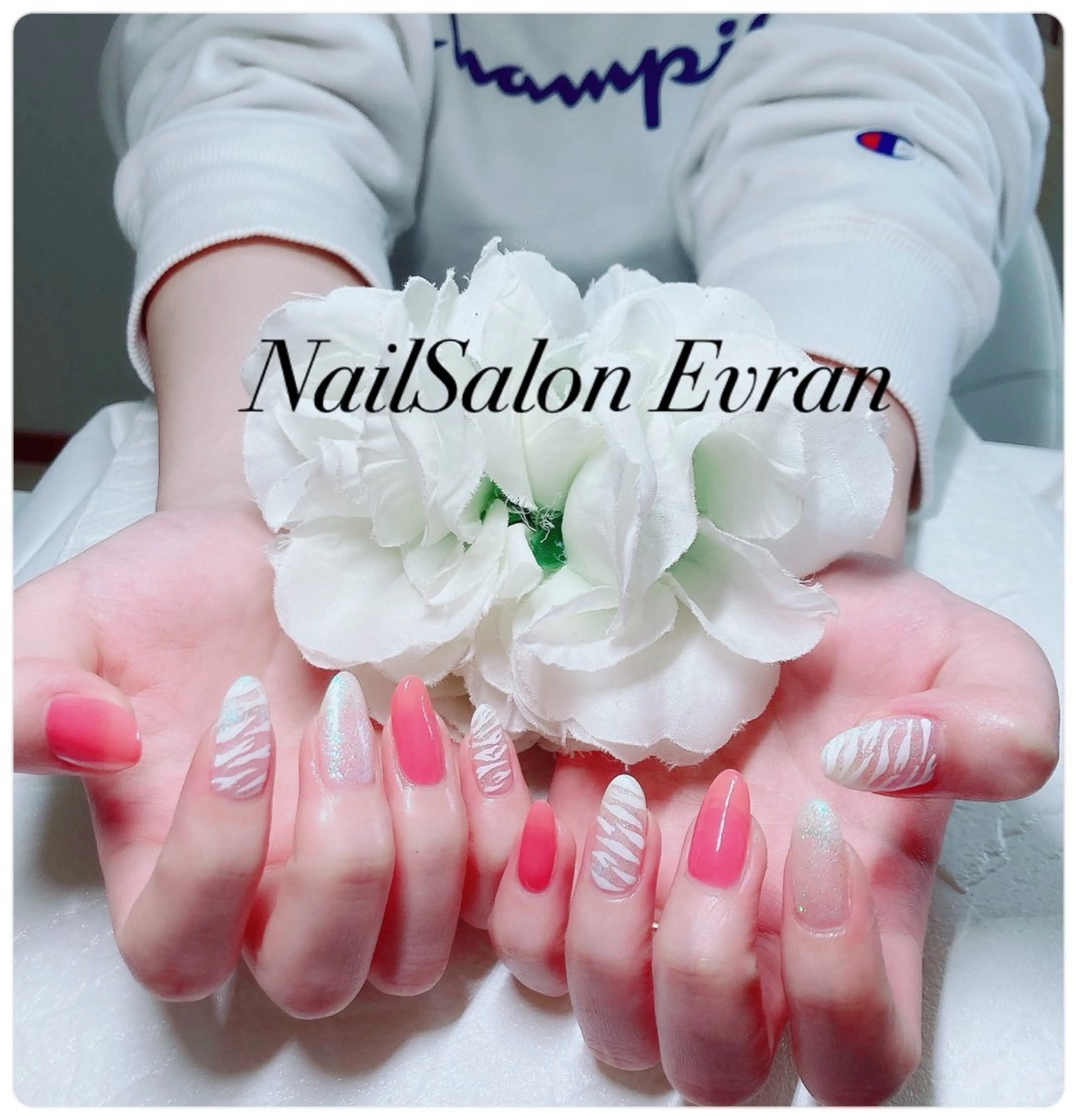 ネイル アートネイル フレンチネイル マグネットネイル 持ち込み ニュアンスネイル ハンドネイル Nail salon Evranのネイルデザイン