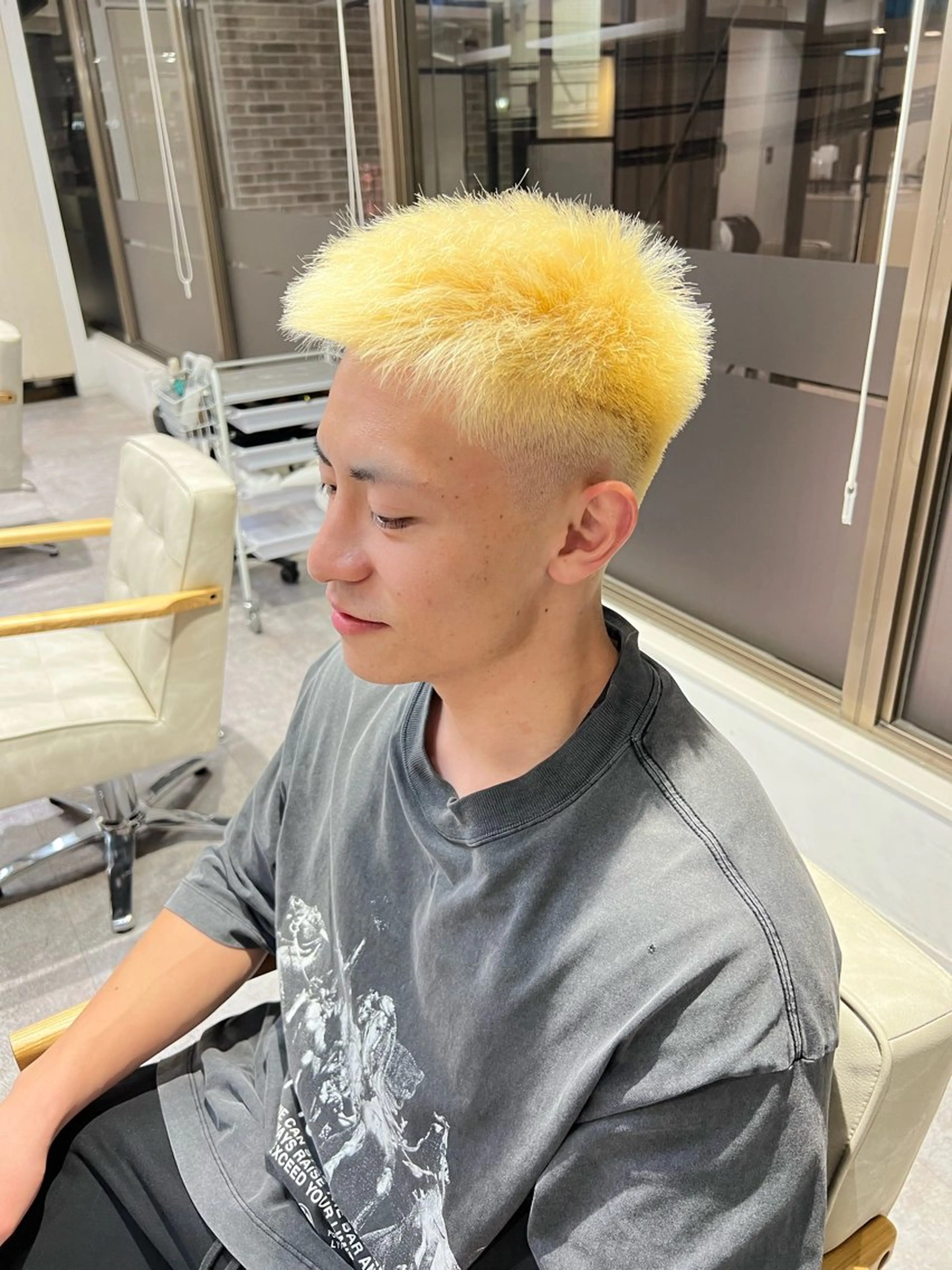 カラー メンズ メンズブリーチ スパイキーショート ブリーチ 抜きっぱなしブロンド ブロンド ヘアカラー トリートメント ayaka 🌿.∘のヘアスタイル