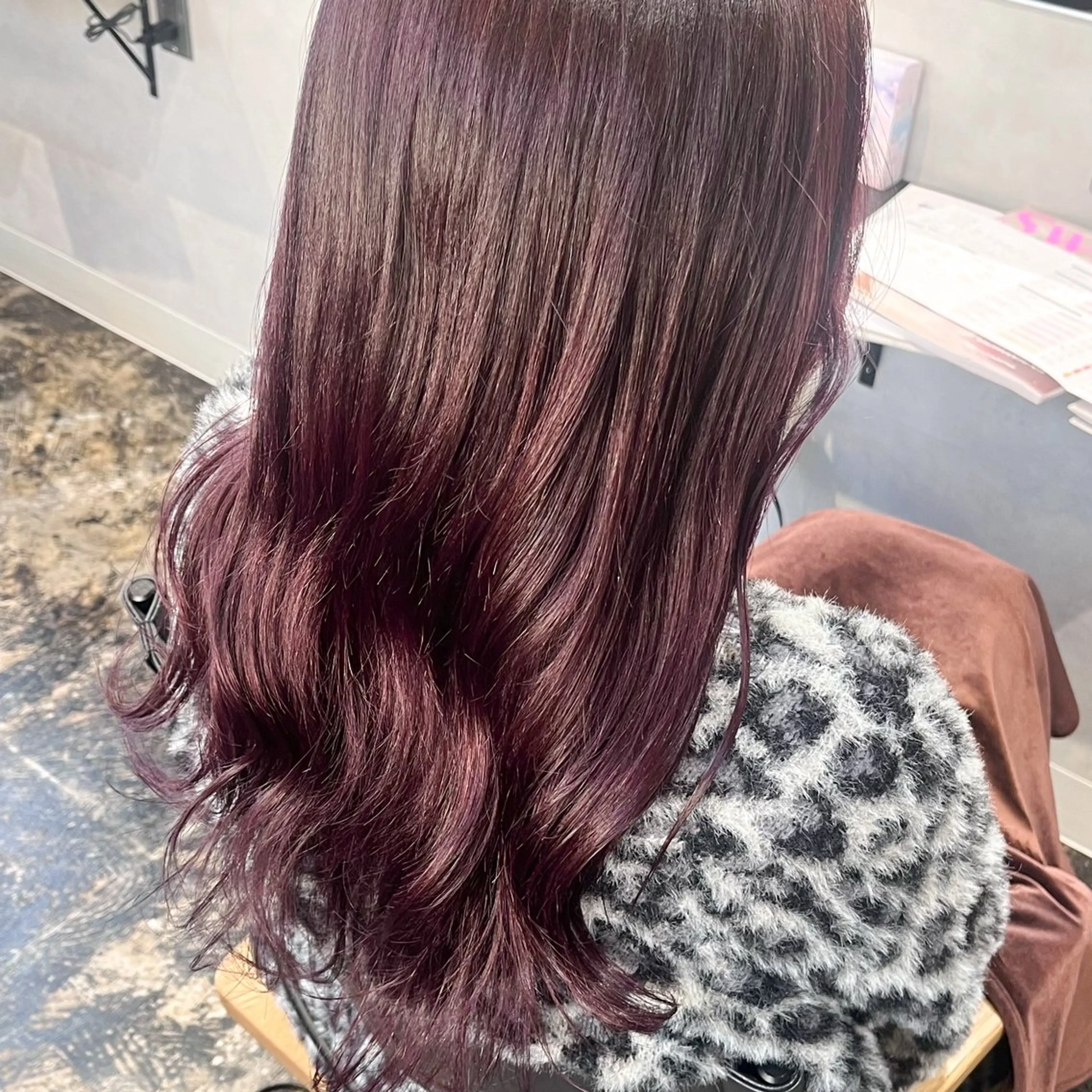 セミロング カラー 伊藤 玲衣のヘアスタイル