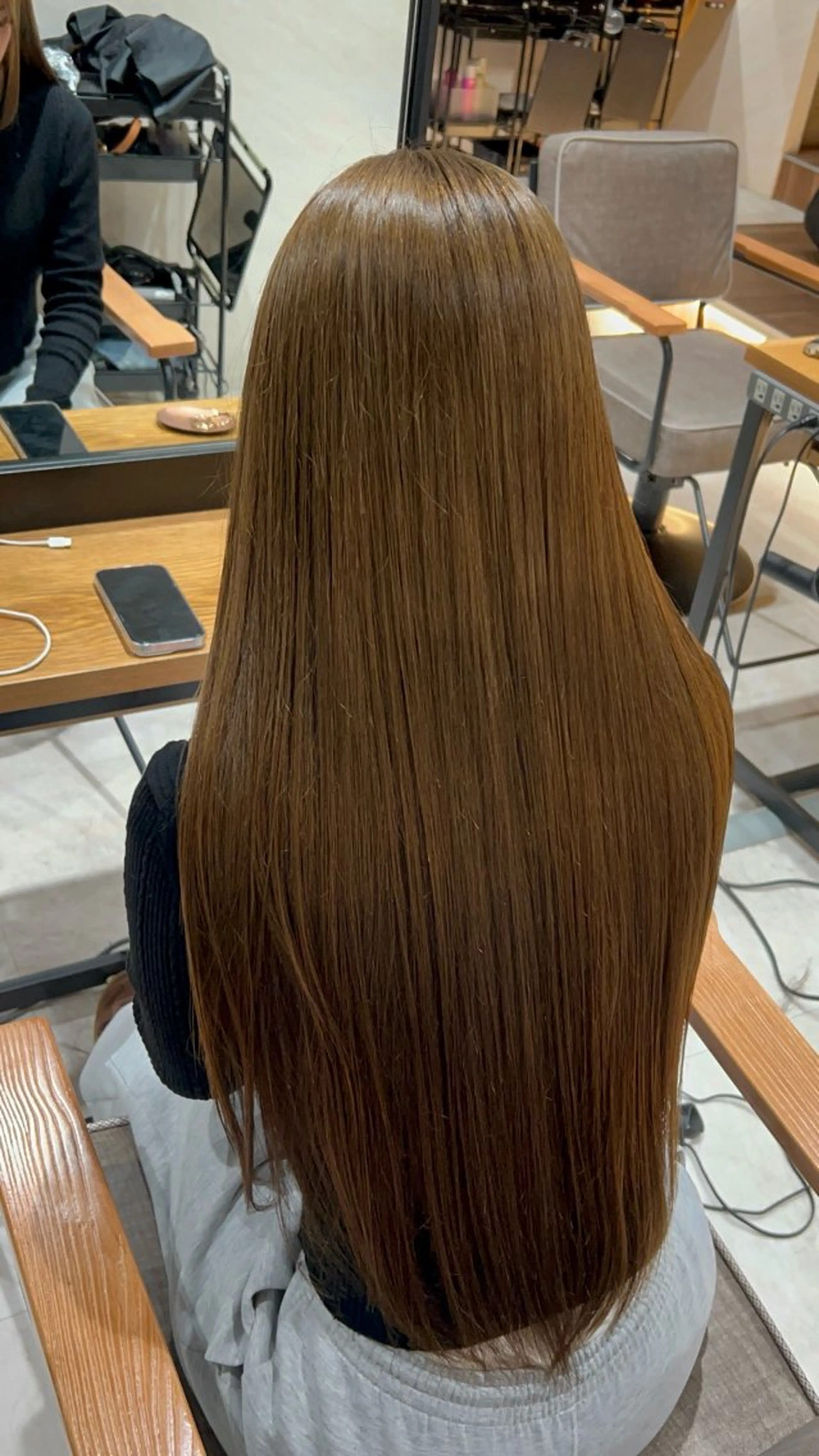 ロング カラー 赤みゼロ 🤎柔ベージュのヘアスタイル