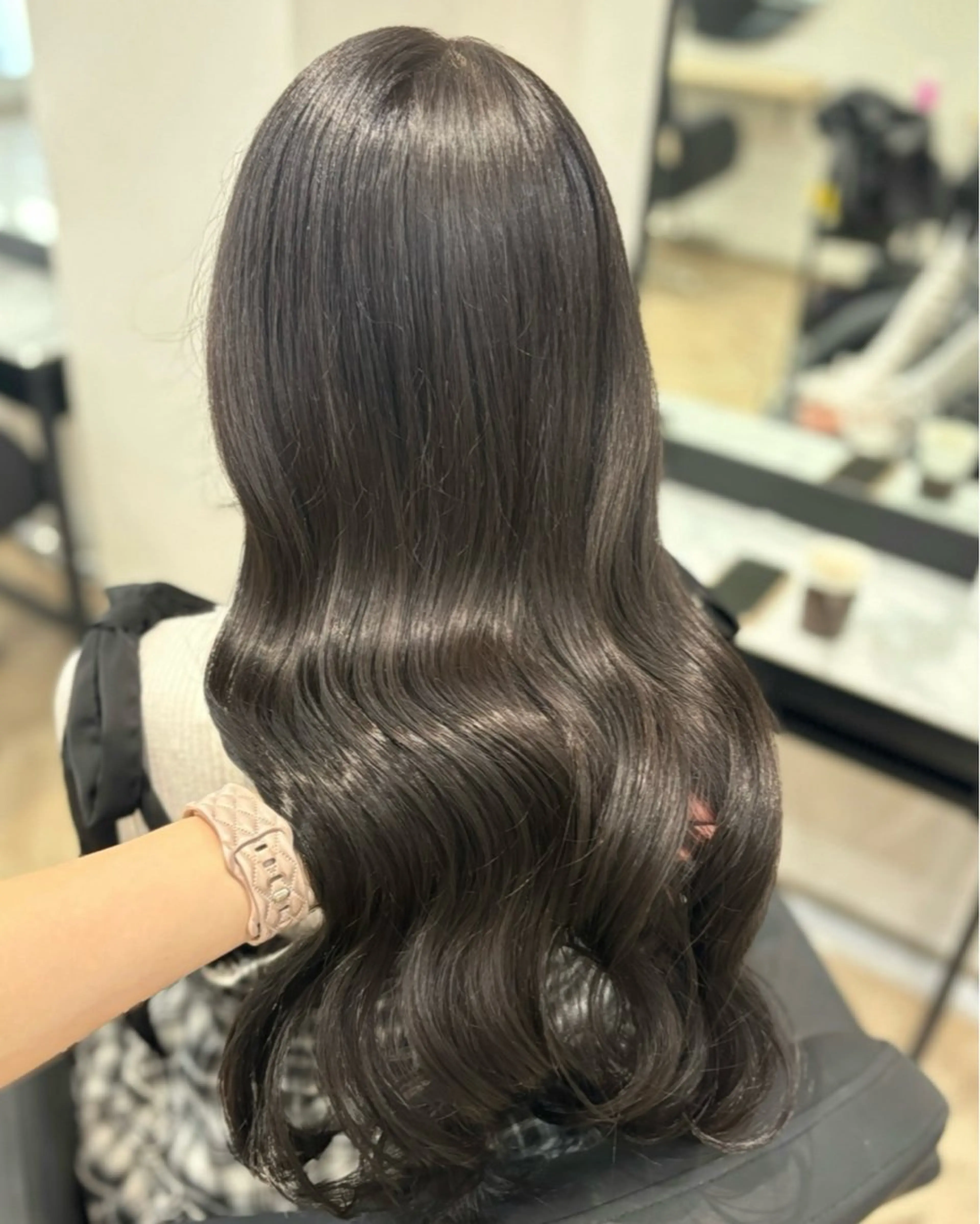 ロング カラー ダークグレー ダークグレージュ グレージュ カット ヘアカラー トリートメント 𝒎𝒐𝒆🩰 名駅/ヘアメ/暖色♡のヘアスタイル