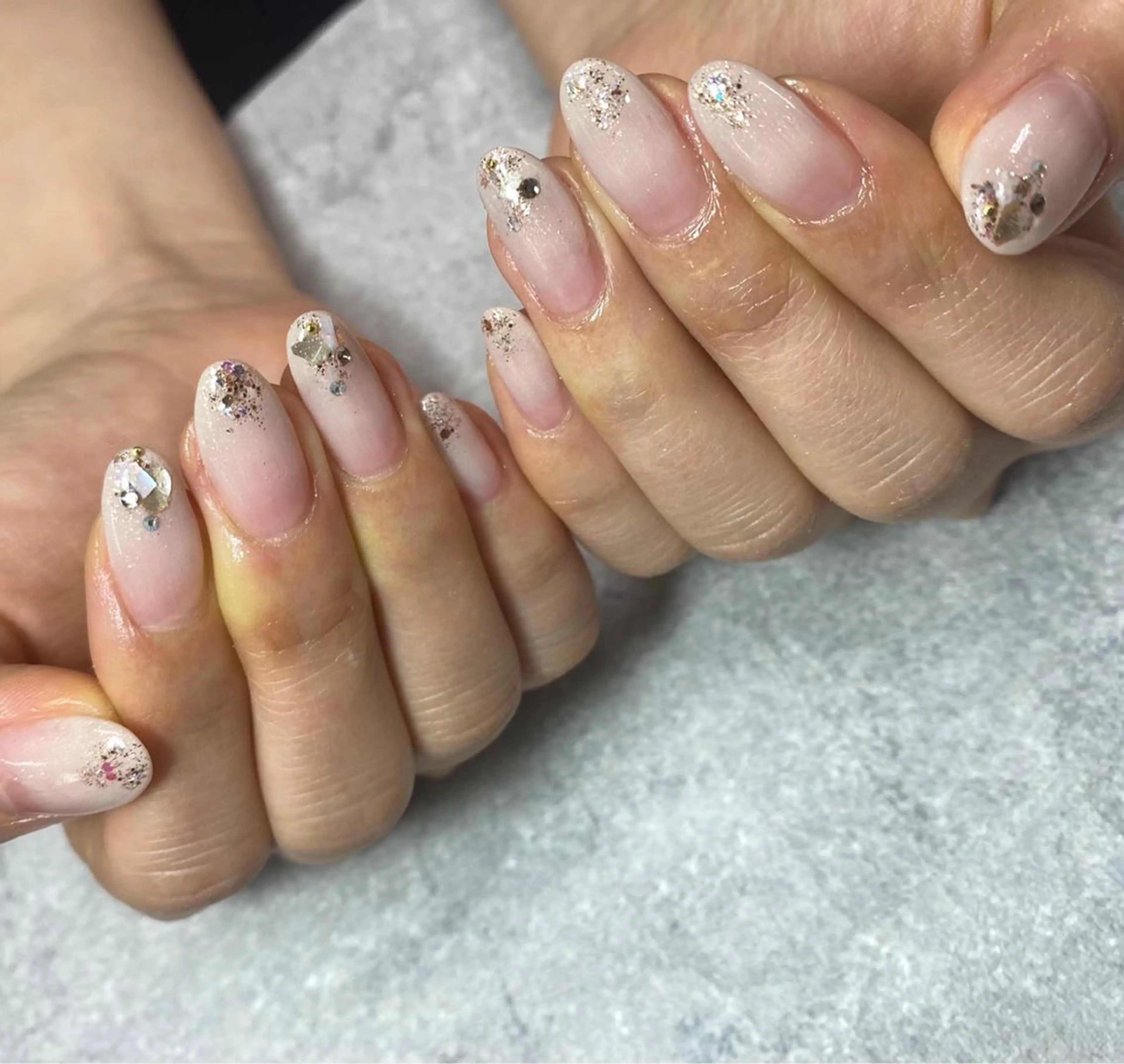 ネイル グラデーション ワンホンネイル ホワイト ハンドネイル ハンドケア FASTNAIL PLUS 新宿店のネイルデザイン