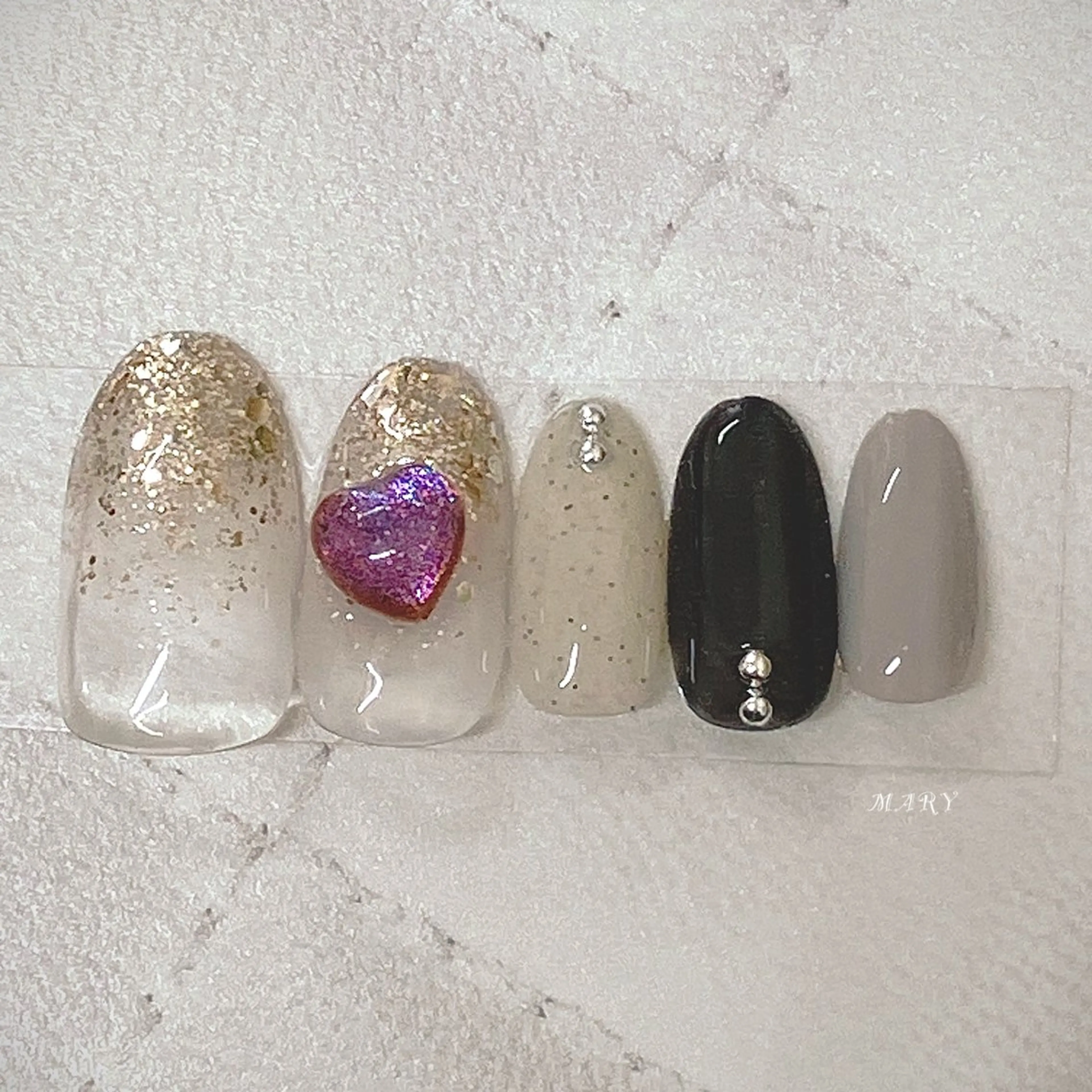 ネイル グラデーション ハート ラメ(グリッター) ラメグラデーション ニュアンスネイル ハンドネイル Mary nail .narumiのネイルデザイン