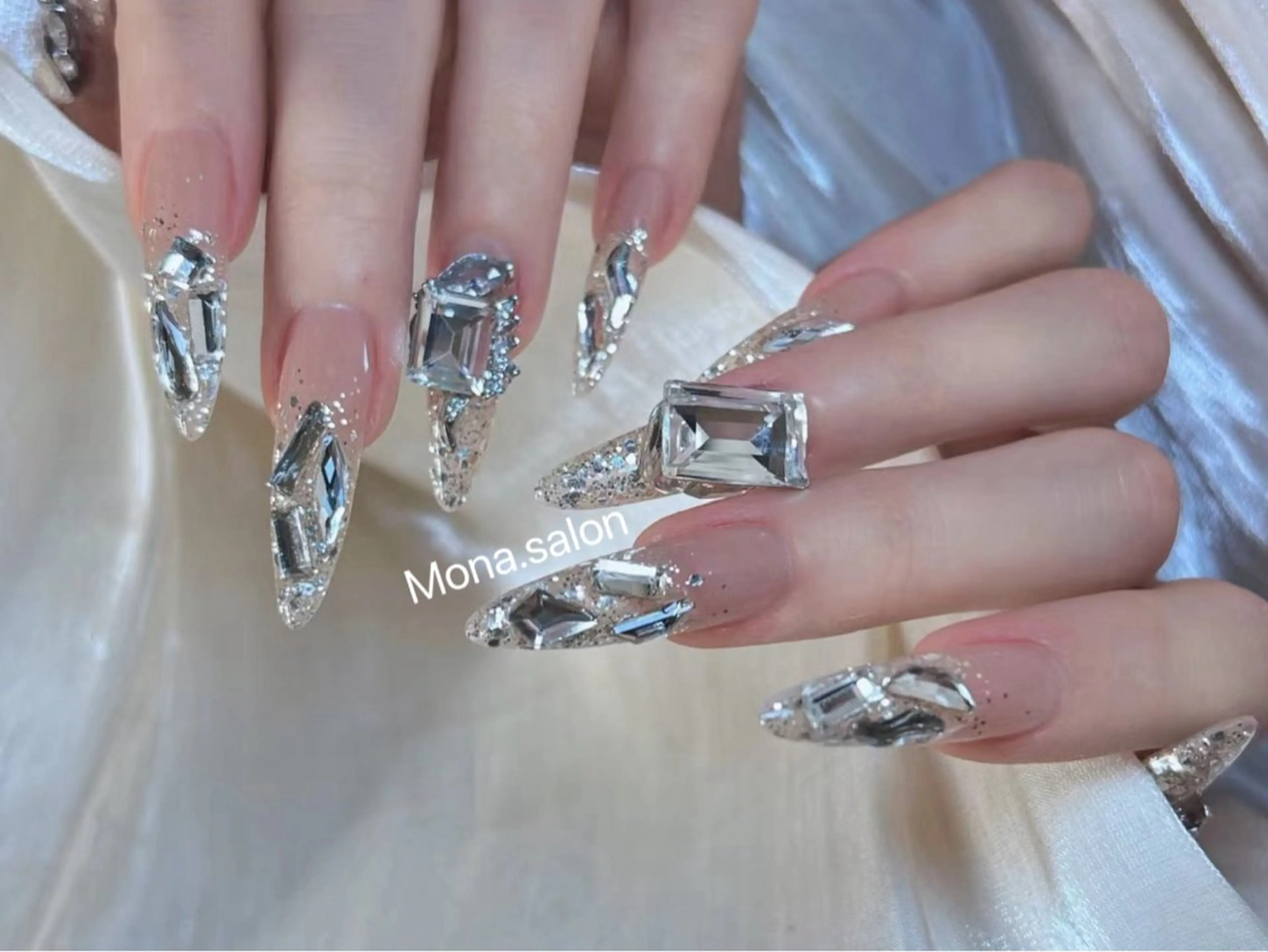 ネイル ハンドネイル Mona【パラジェル ・長さ出し専門店】のネイルデザイン