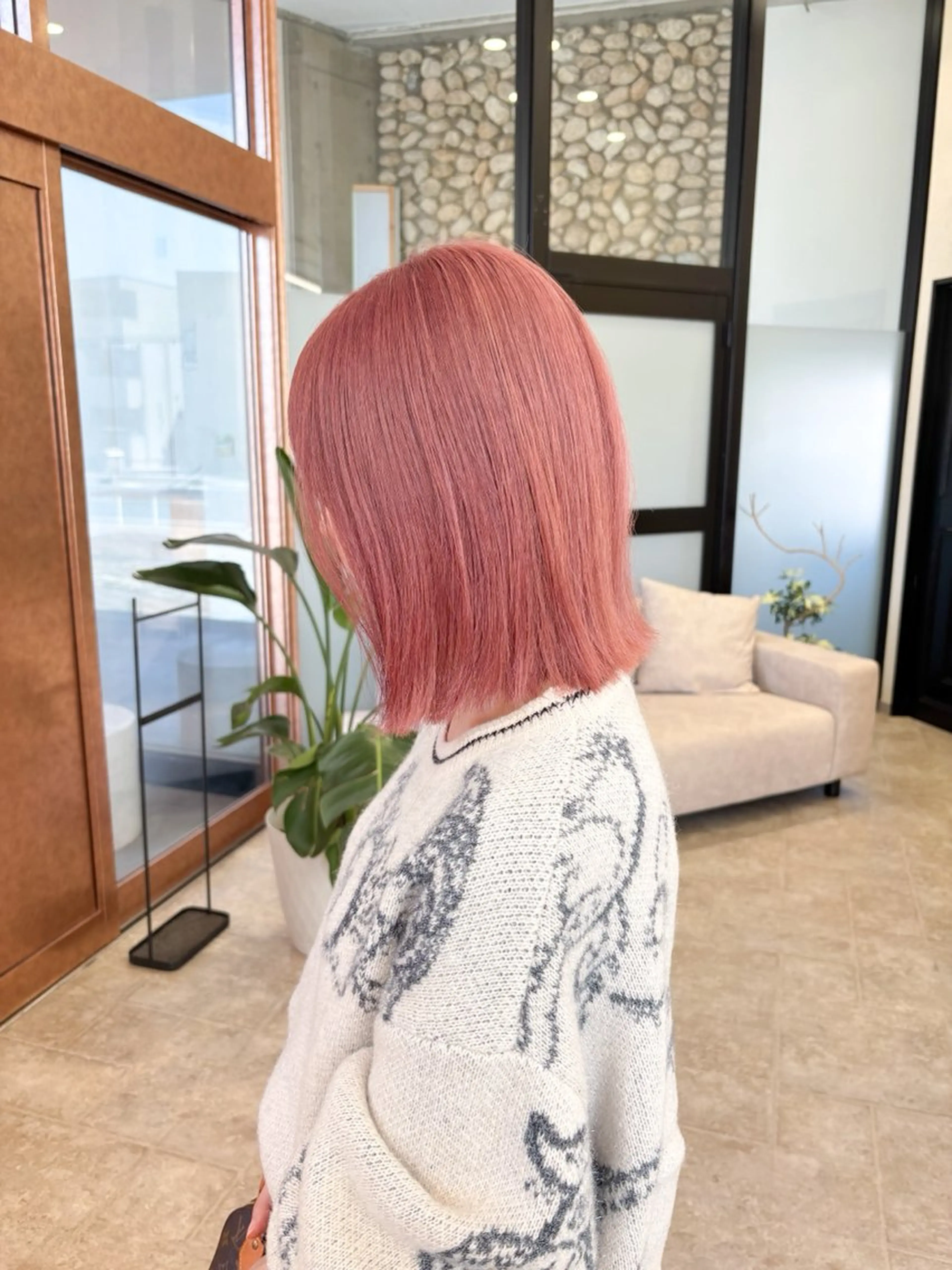 ミディアム カラー 藤井 貴美子のヘアスタイル