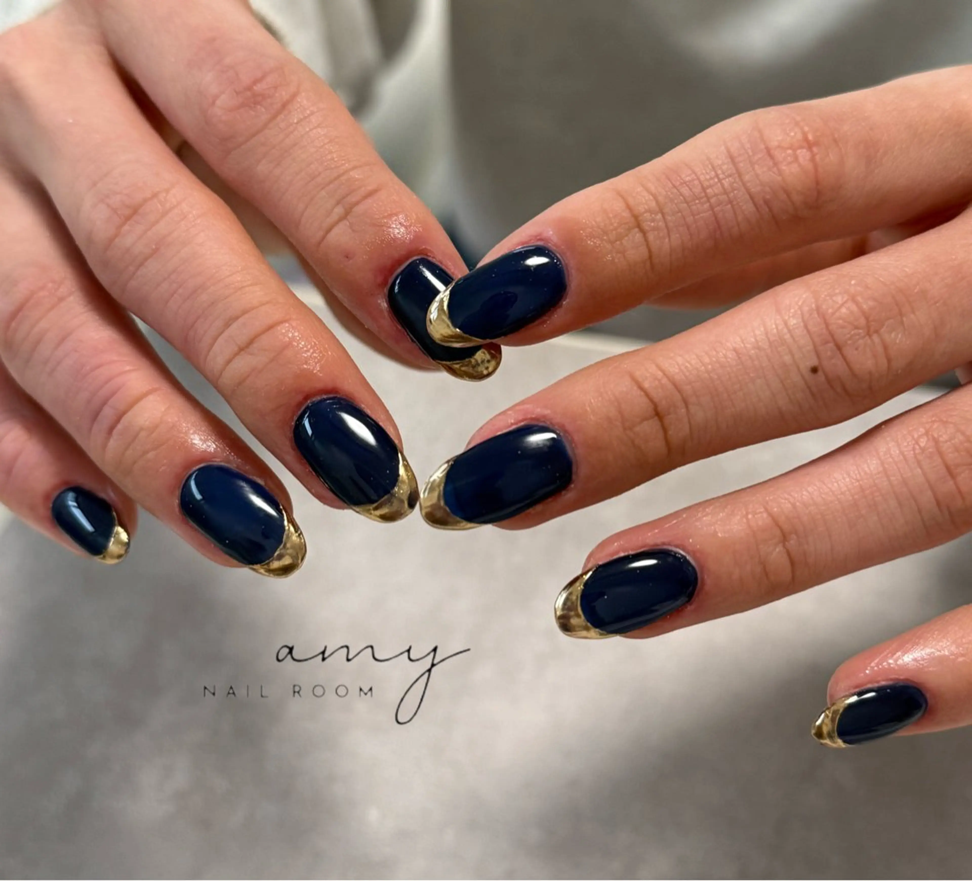ネイル フレンチネイル ゴールド ミラーネイル ネイビー nailroom amyのネイルデザイン