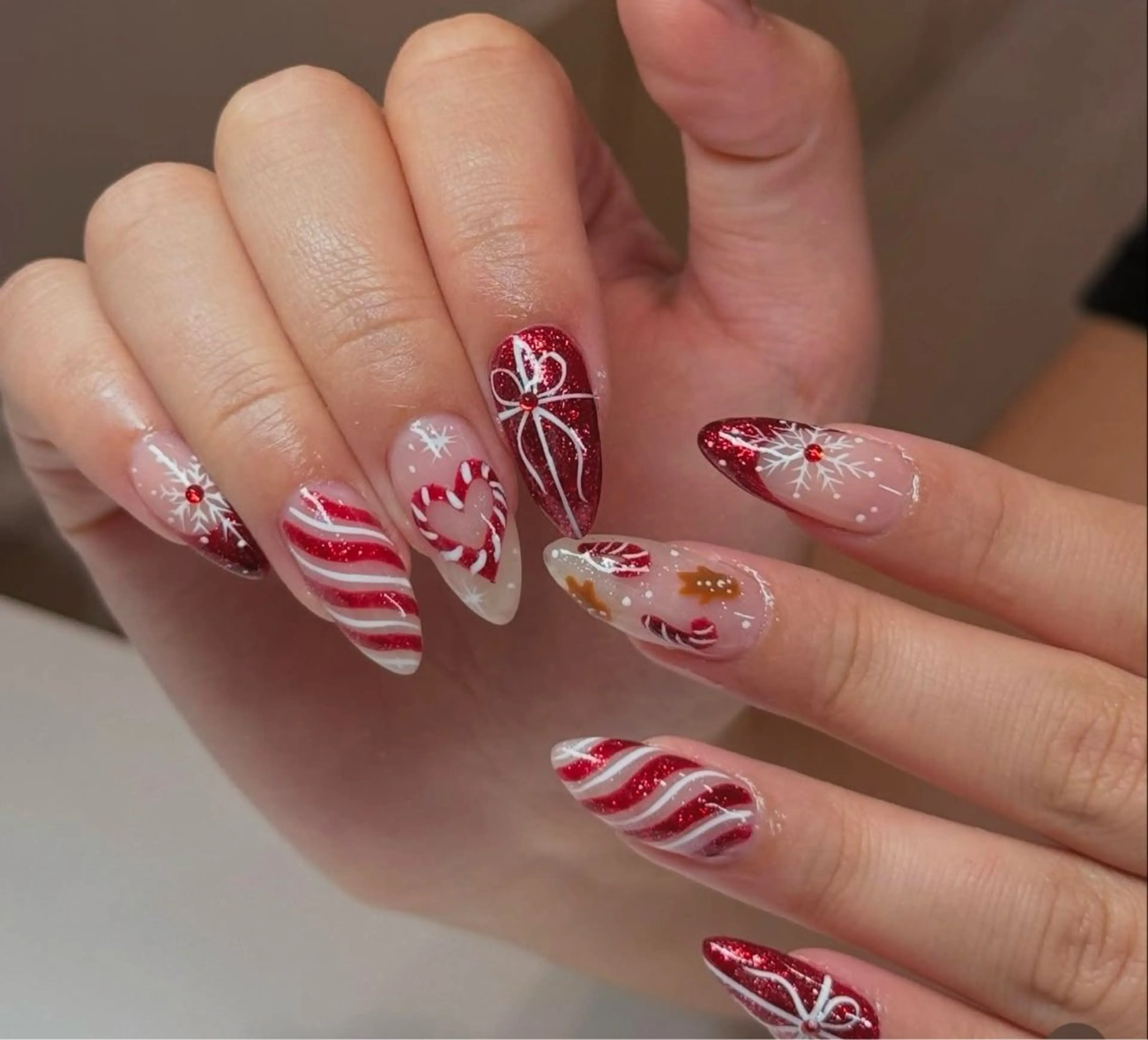 ネイル グラデーション キラキラネイル ワンカラーネイル 冬ネイル Jenn Nail Salonのネイルデザイン