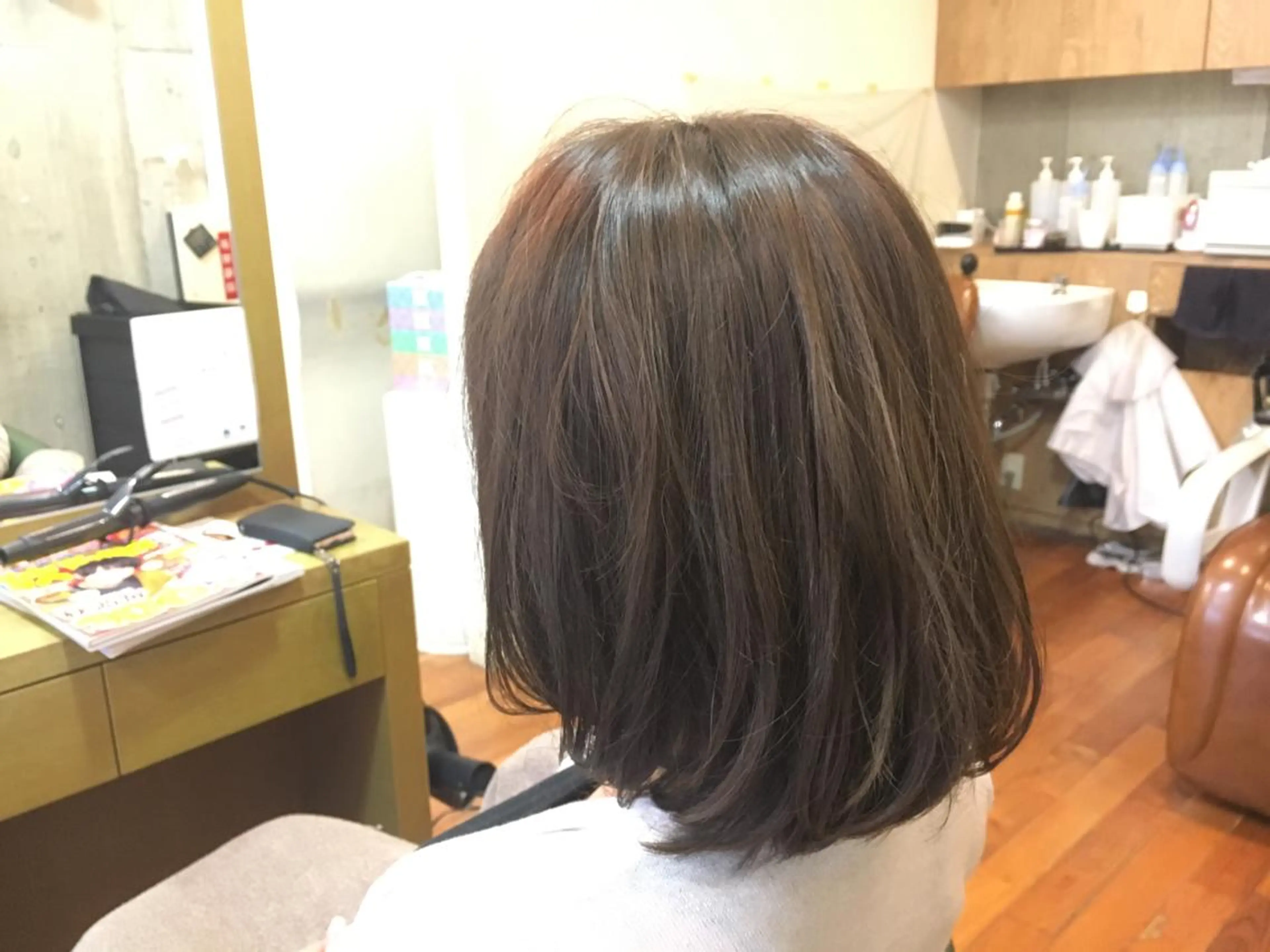 ミディアム カラー パーマ ボブ ツイスパ・波巻き 🩵片平和香奈のヘアスタイル