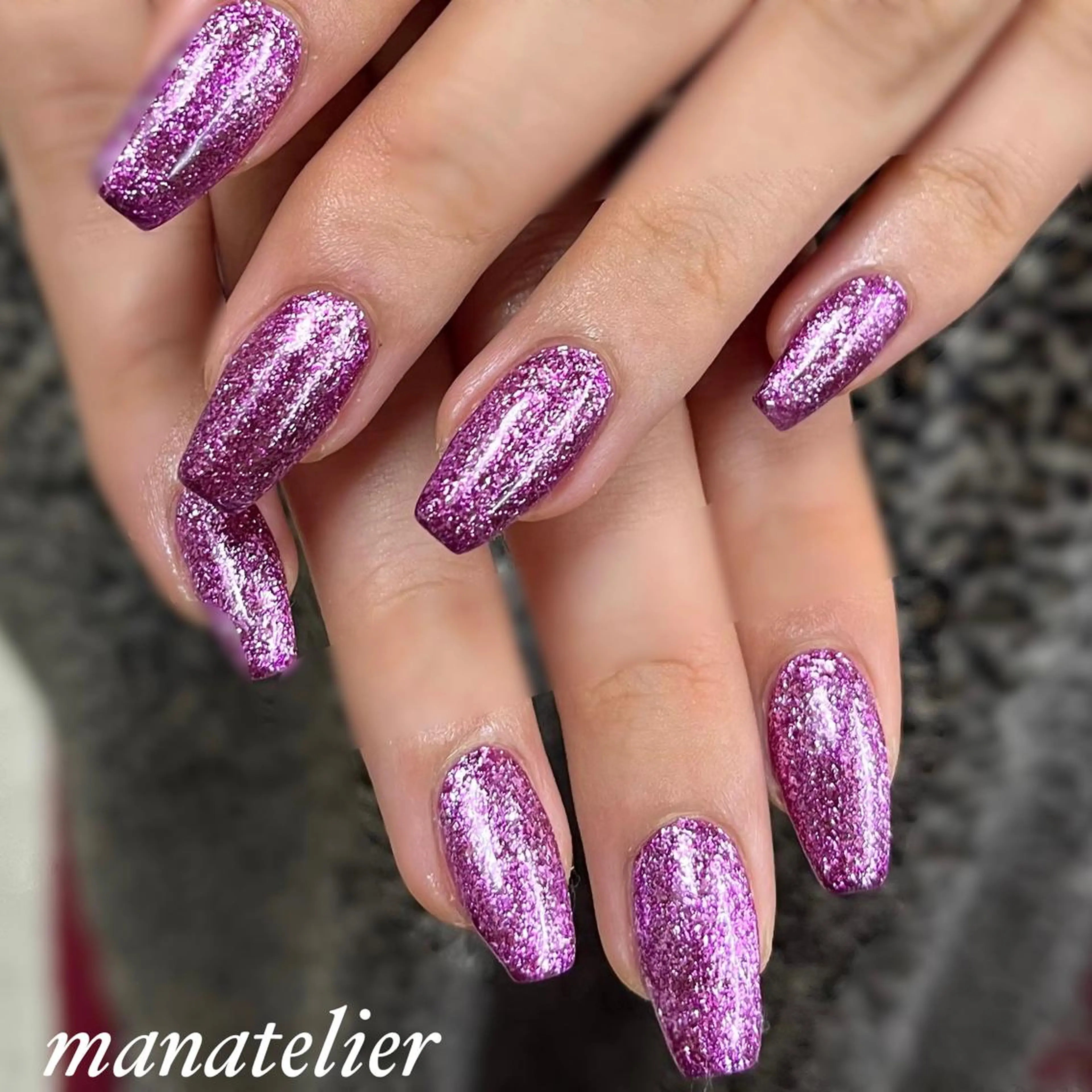ネイル ラメ(グリッター) ワンカラーネイル パープル manatelier マナトリエのネイルデザイン