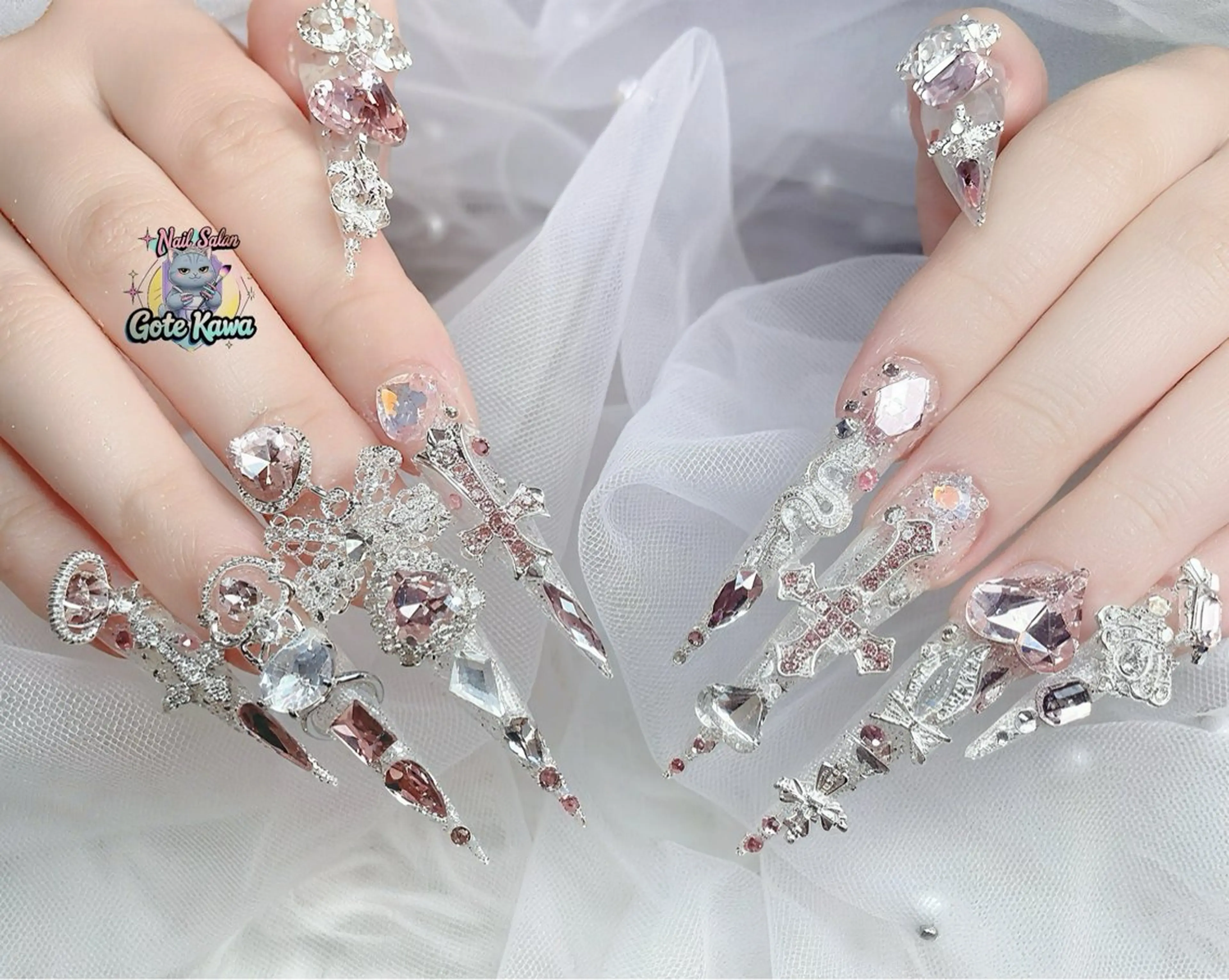 ネイル キラキラネイル ハンドネイル ハンドケア Gote Kawa nail salonのネイルデザイン