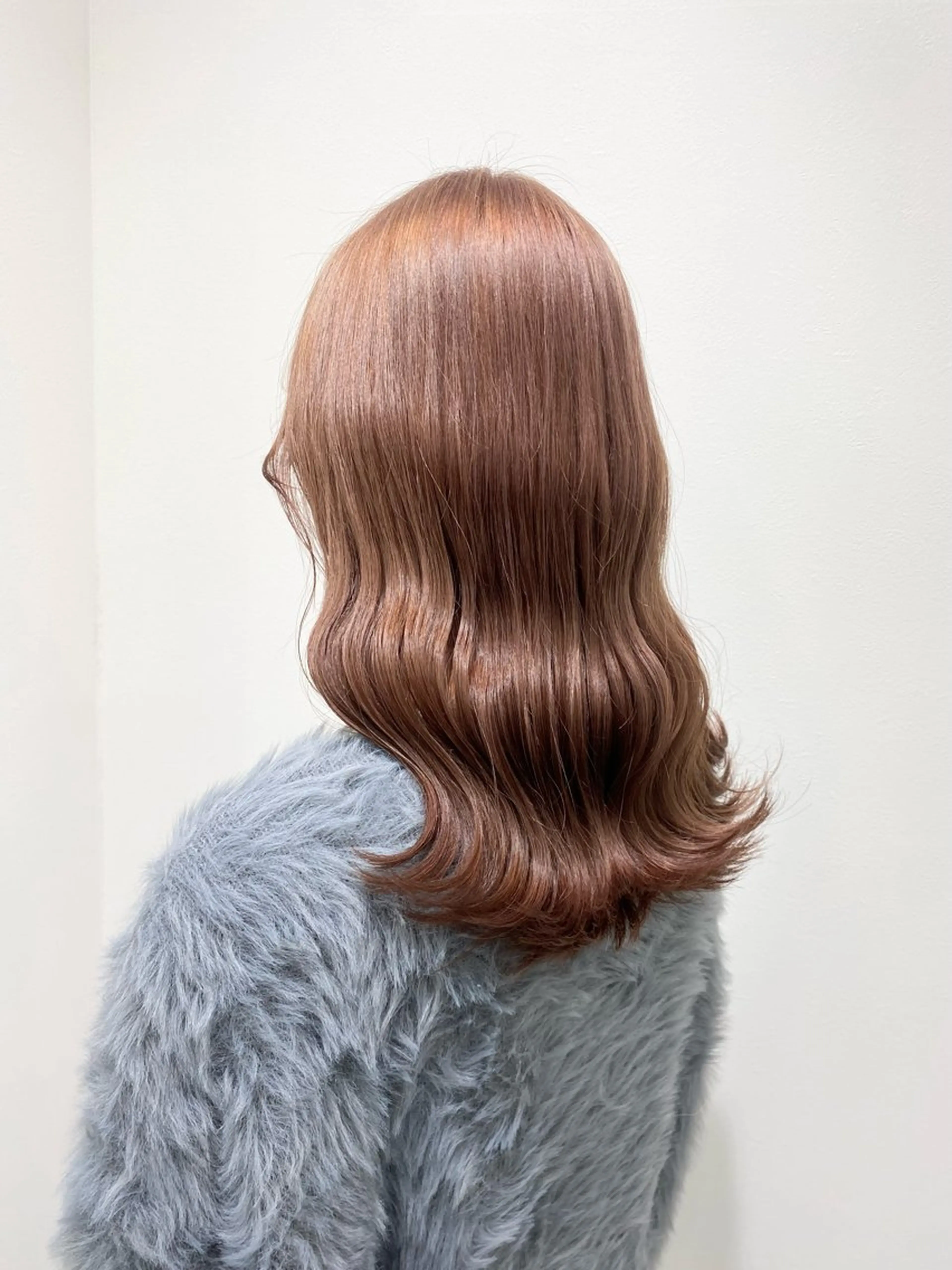 セミロング カラー ベージュカラー ブリーチ ダブルカラー ピンクカラー ピンクベージュ カット ヘアカラー トリートメント tomomi /レイヤーカットのヘアスタイル
