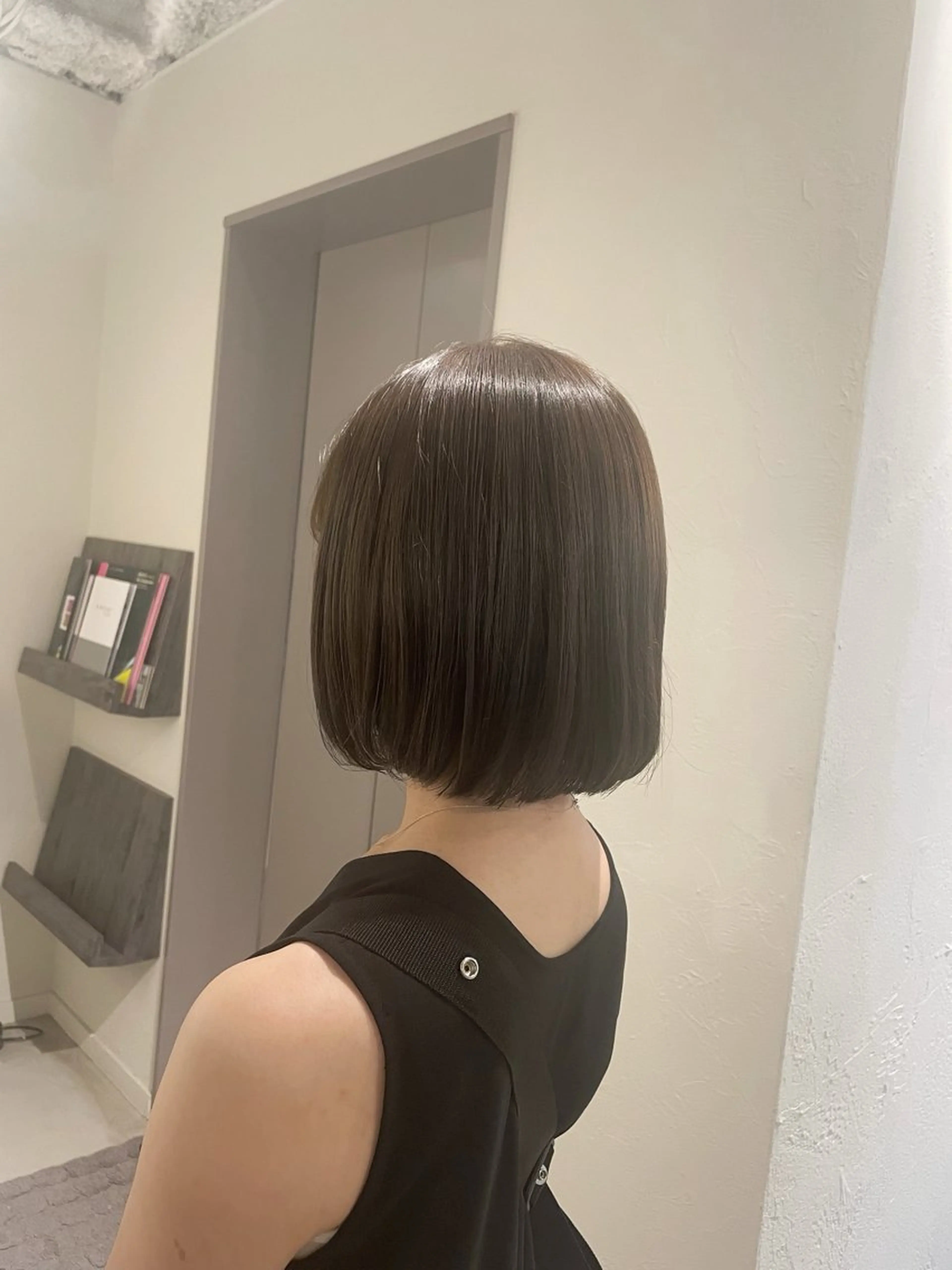 ショート カラー ブラウンカラー 透明感カラー オリーブブラウン ヘアカラー tiel 小山莉々のヘアスタイル