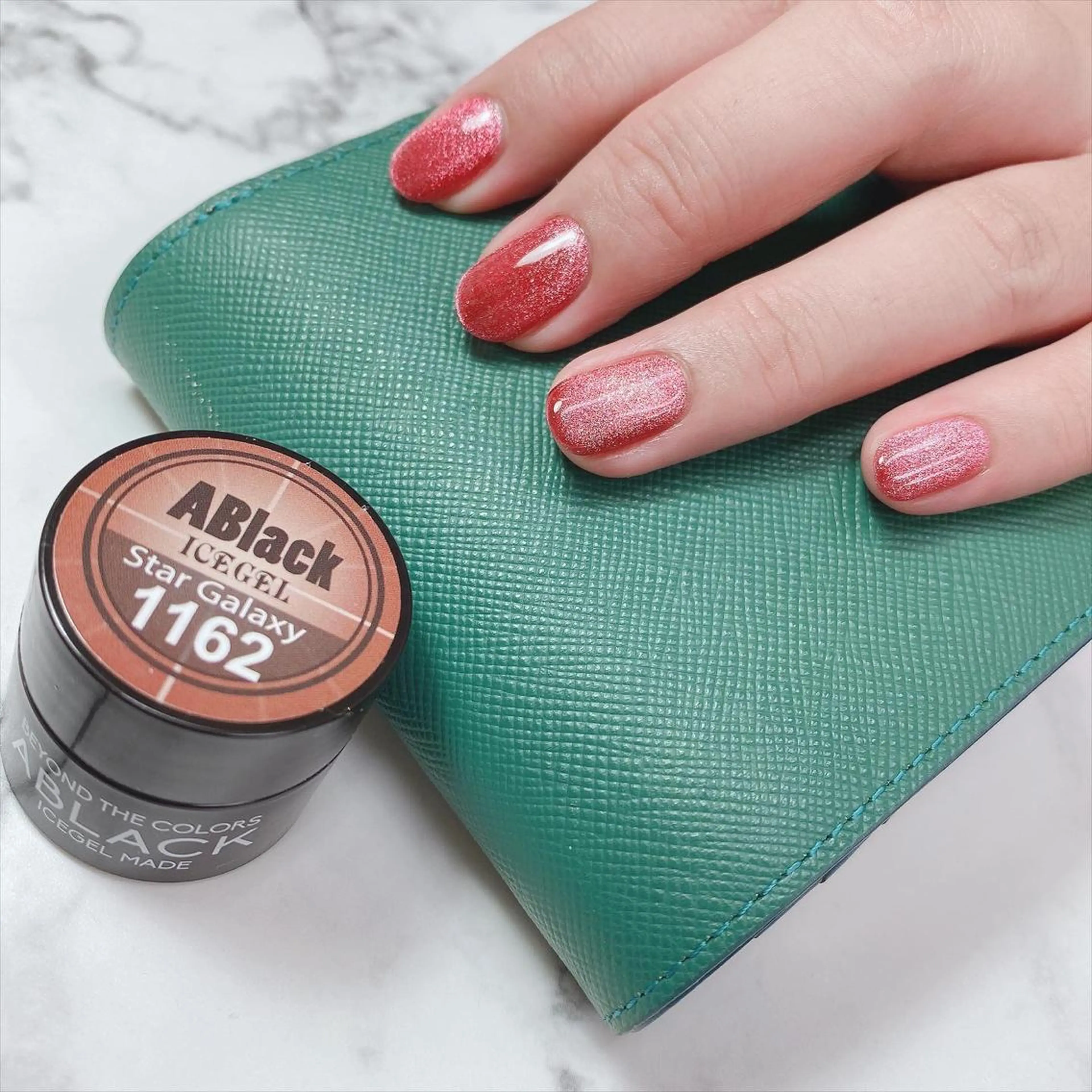 ミディアム ネイル マグネットネイル 石原 夕華のネイルデザイン