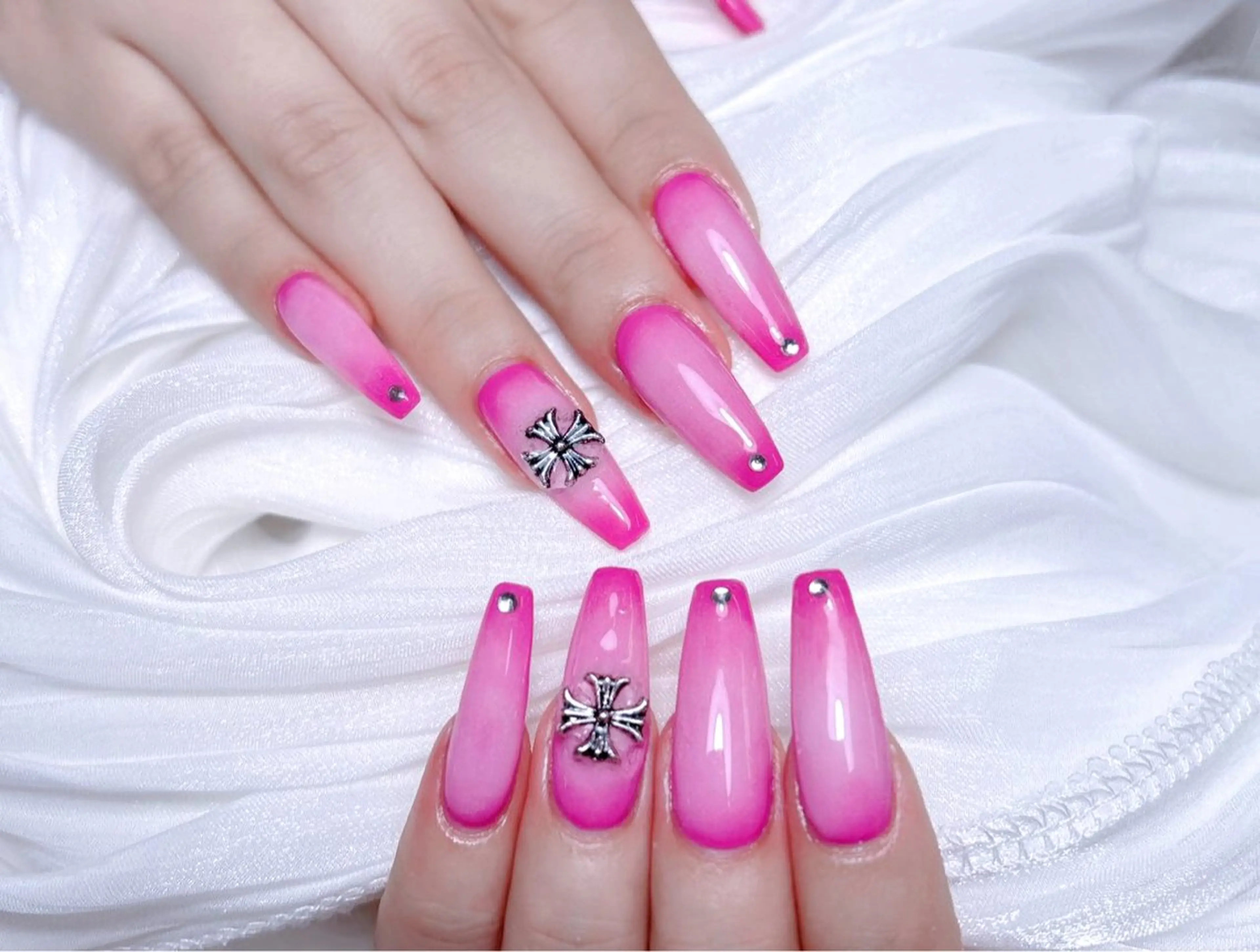 パーマ ハンドネイル 🎀M nails✨ ビューティーのネイルデザイン